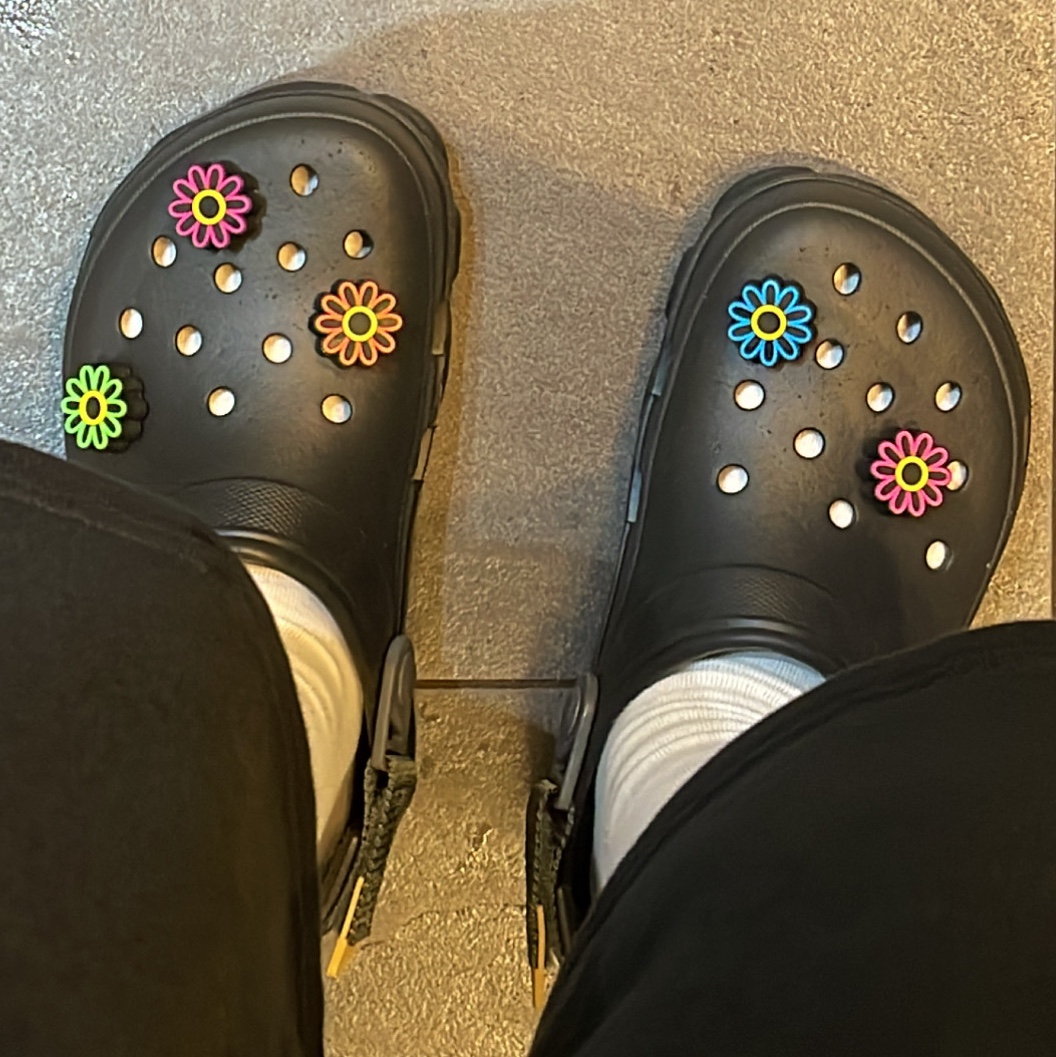 Crocs All Terrain Clog Black 착용 스타일 - 1
