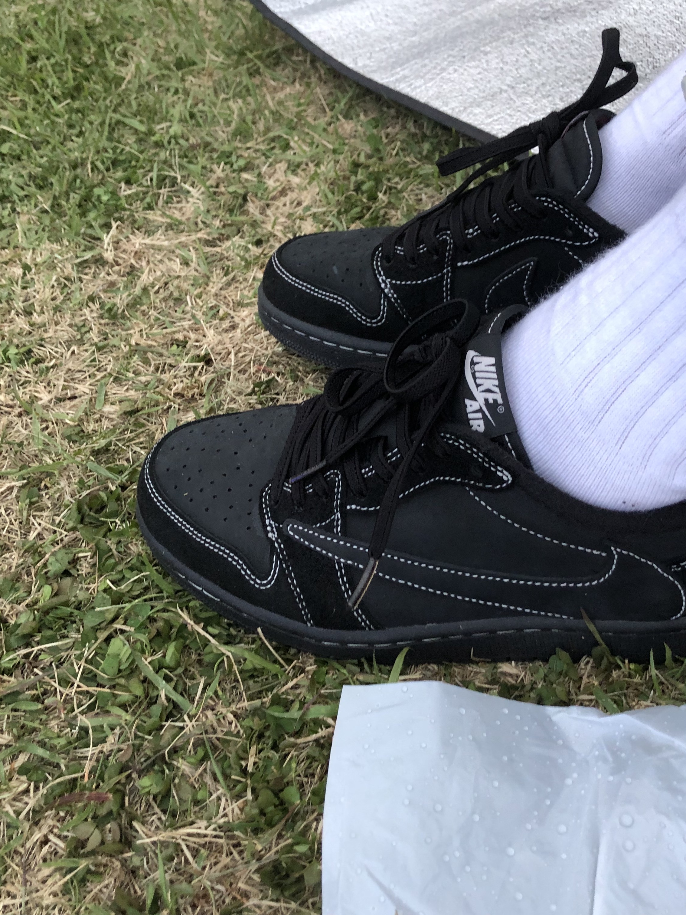 Jordan 1 x Travis Scott Retro Low OG SP Black Phantom 착용 스타일