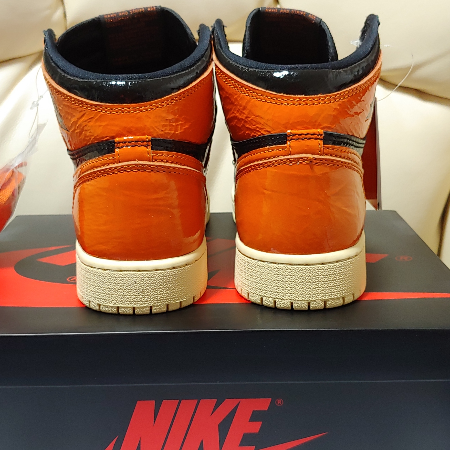 Jordan 1 Retro High Shattered Backboard 3.0, (GS) Jordan 1 Retro High OG Shattered Backboard 3.0 착용 스타일 - 3