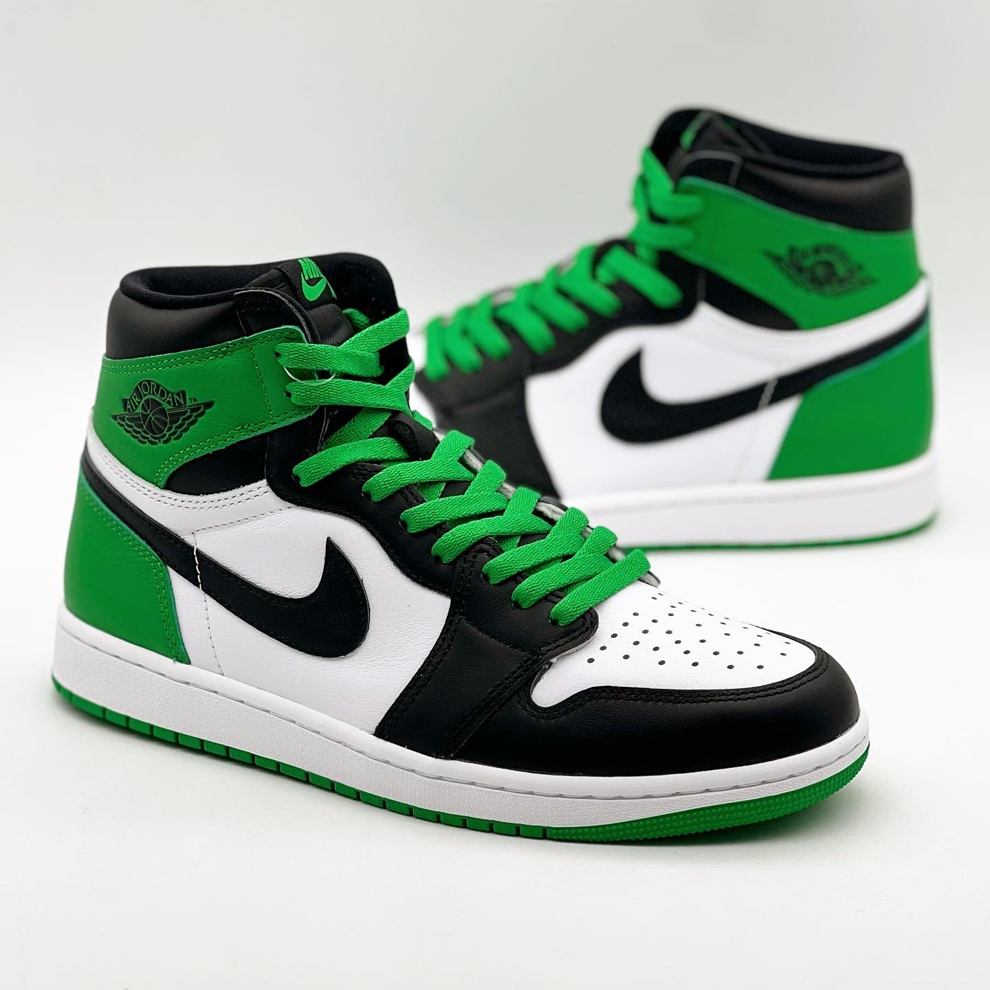 Jordan 1 Retro High OG Black and Lucky Green 착용 스타일 - 2