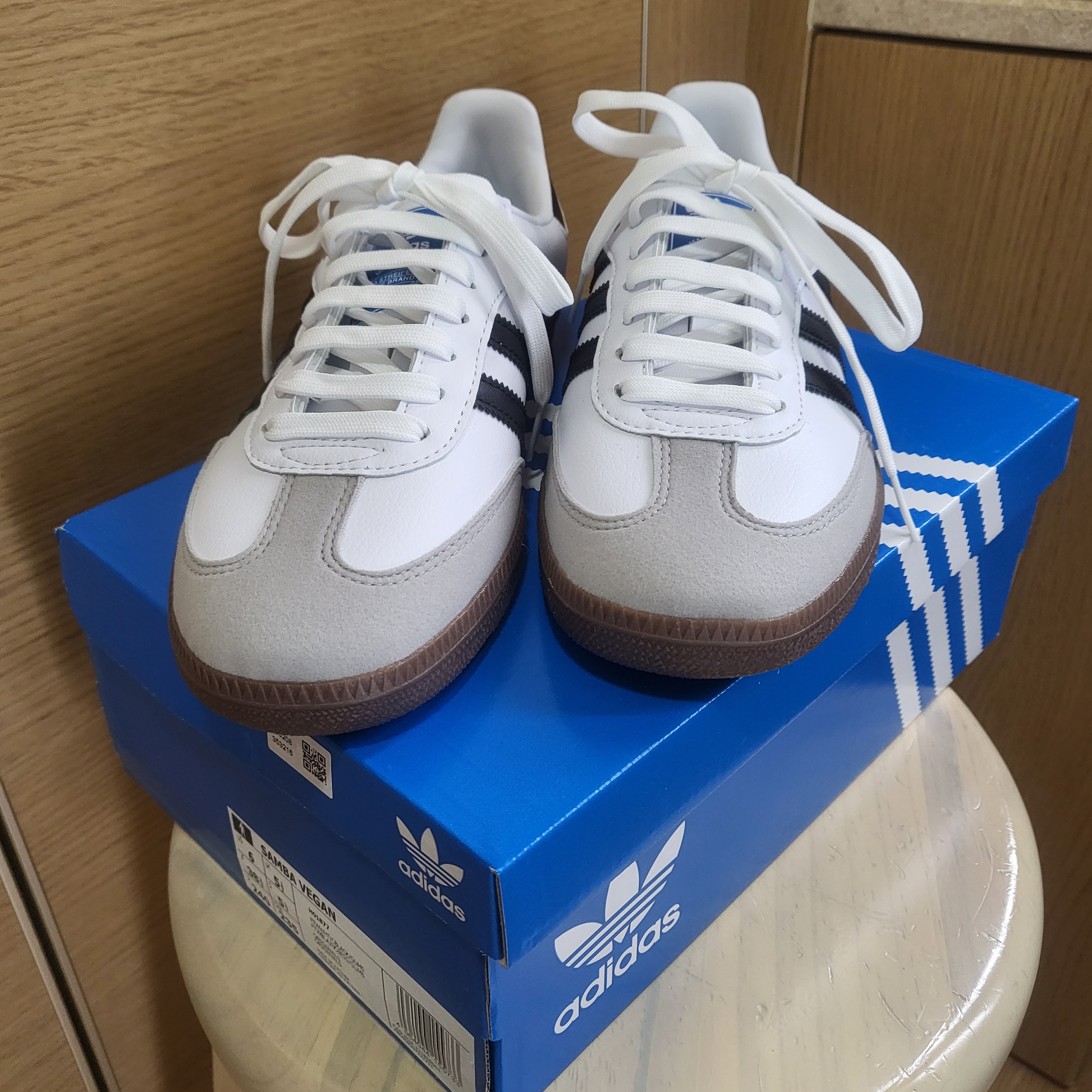 Adidas Samba Vegan White Black 착용 스타일 - 2