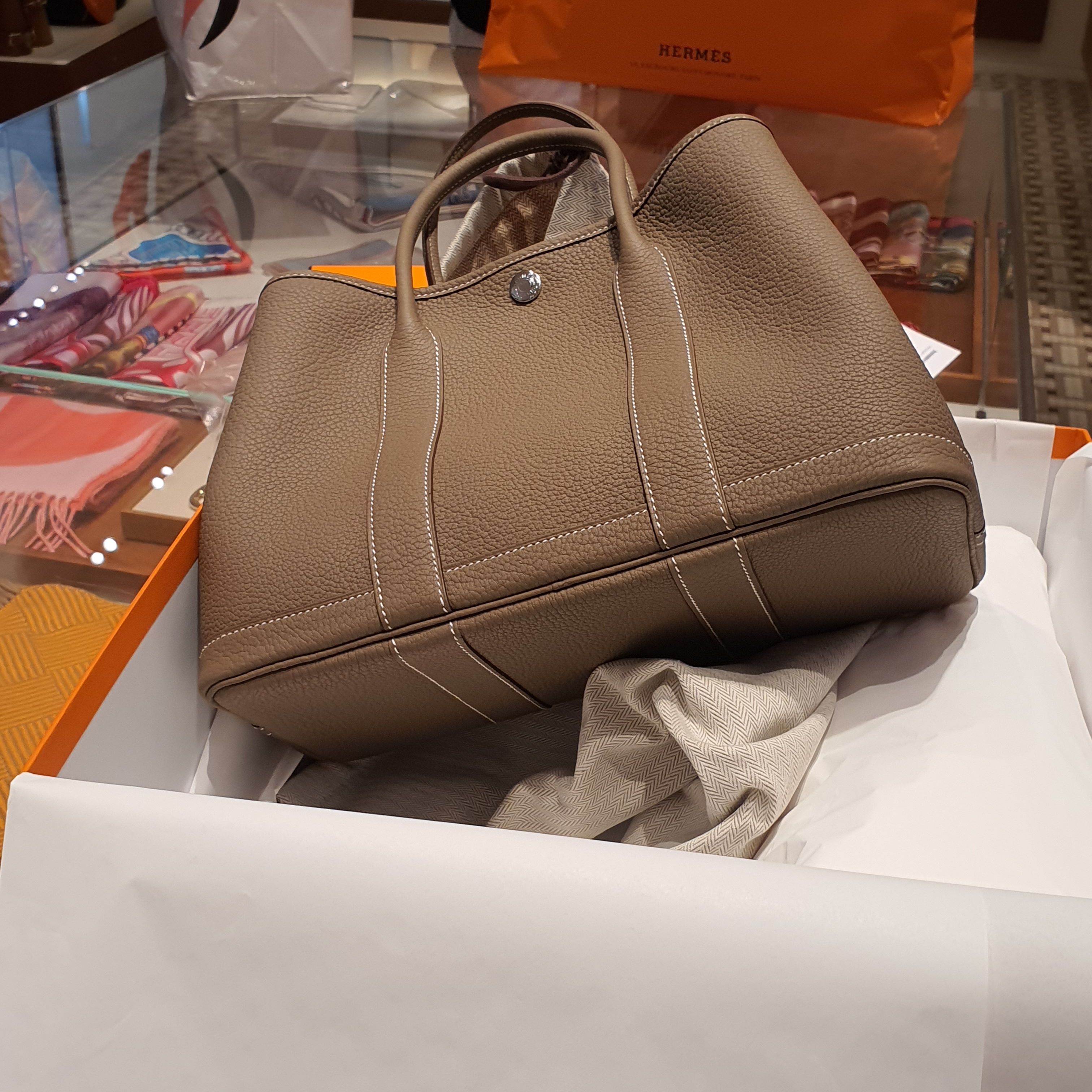 Hermes Garden Party 30 Bag Negonda & Palladium Etoupe 착용 스타일