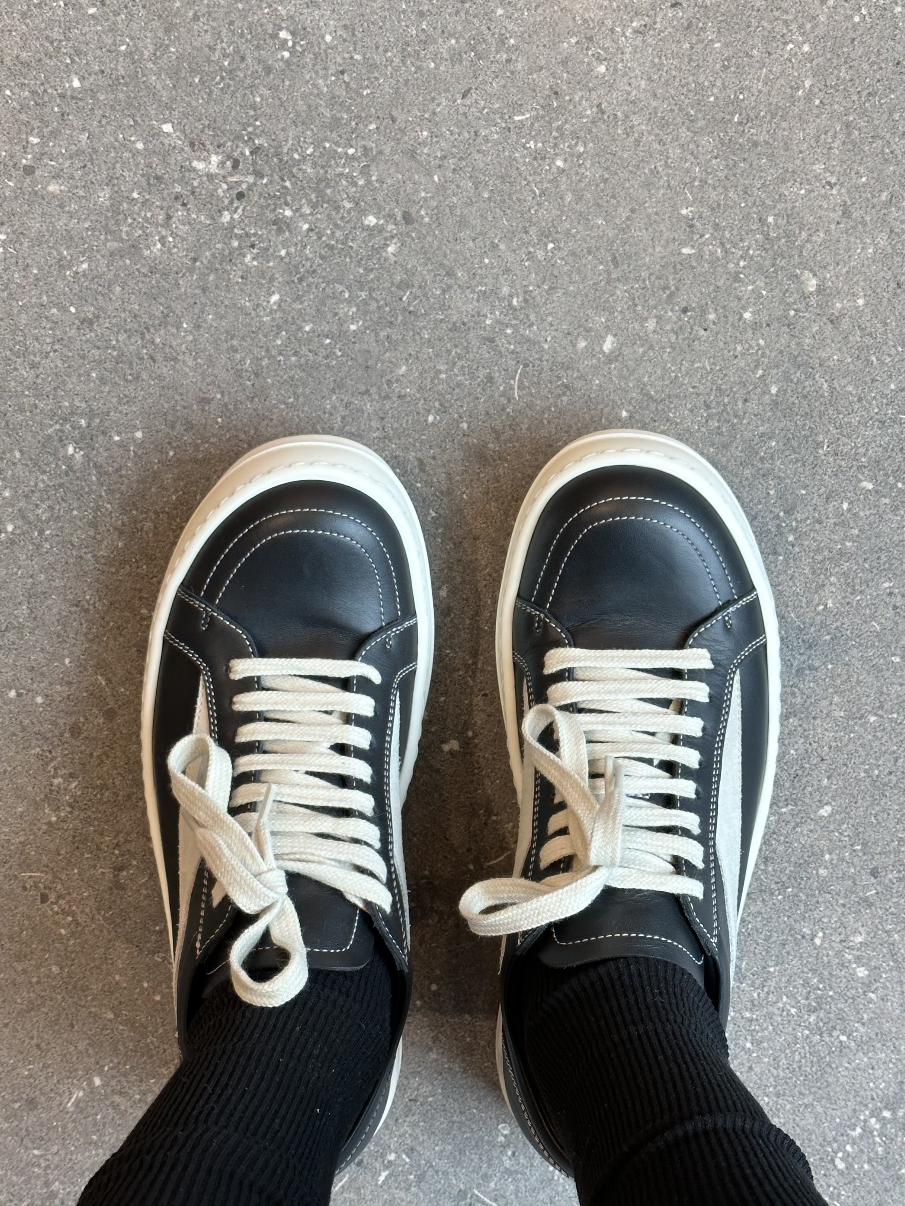 (W) Rick Owens Vintage Sneakers Black Milk White, Post Archive Faction (Paf) 5.0+ T-Shirt Right Black 착용 스타일 - 5