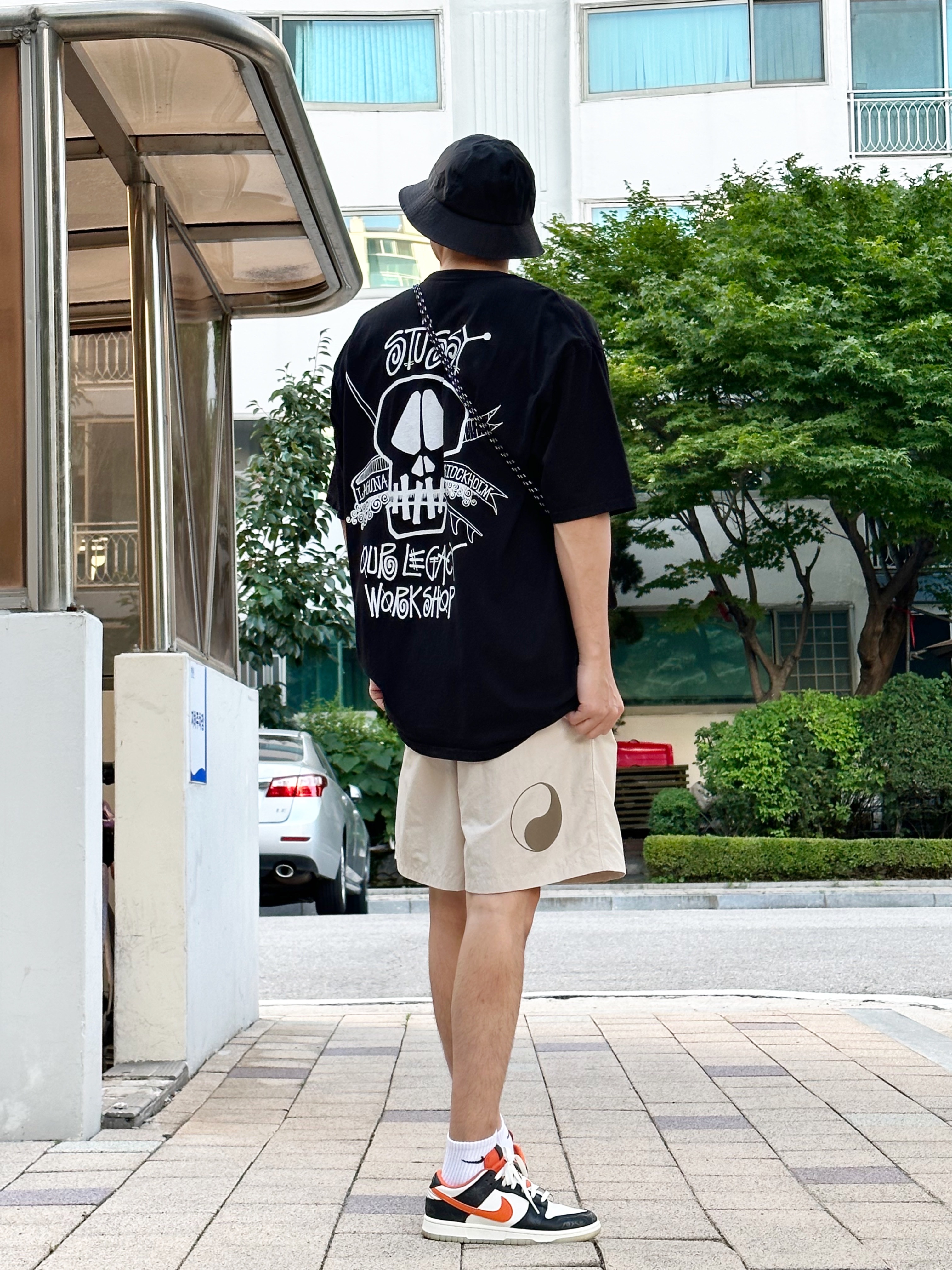 Nike x Stussy NRG FL Storm-Fit Bucket Hat Black, Stussy x Our Legacy Work Shop Water Shorts Taupe 착용 스타일