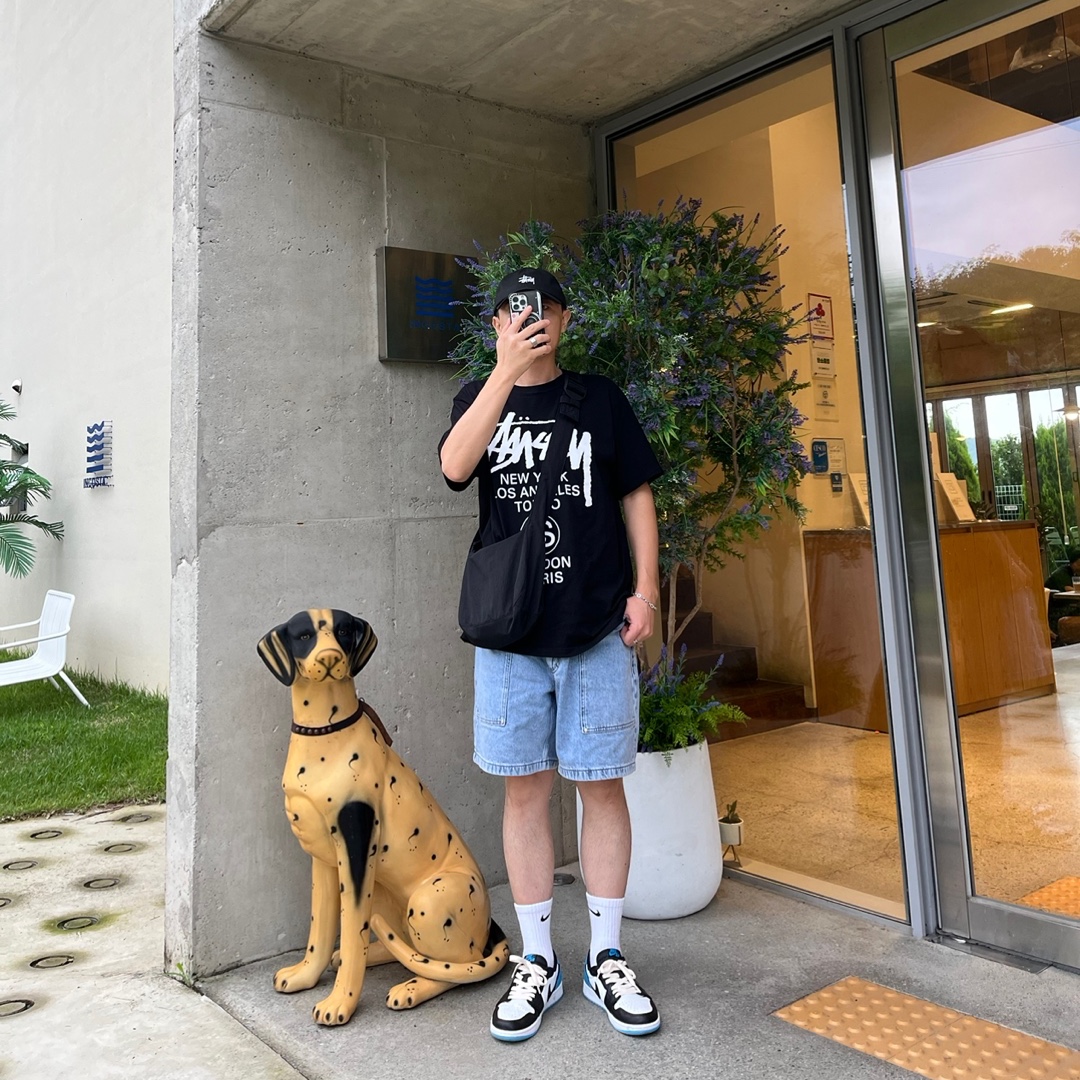 Stussy World Tour T-Shirt Black, COS Nylon Crossbody Saddle Bag Black 착용 스타일