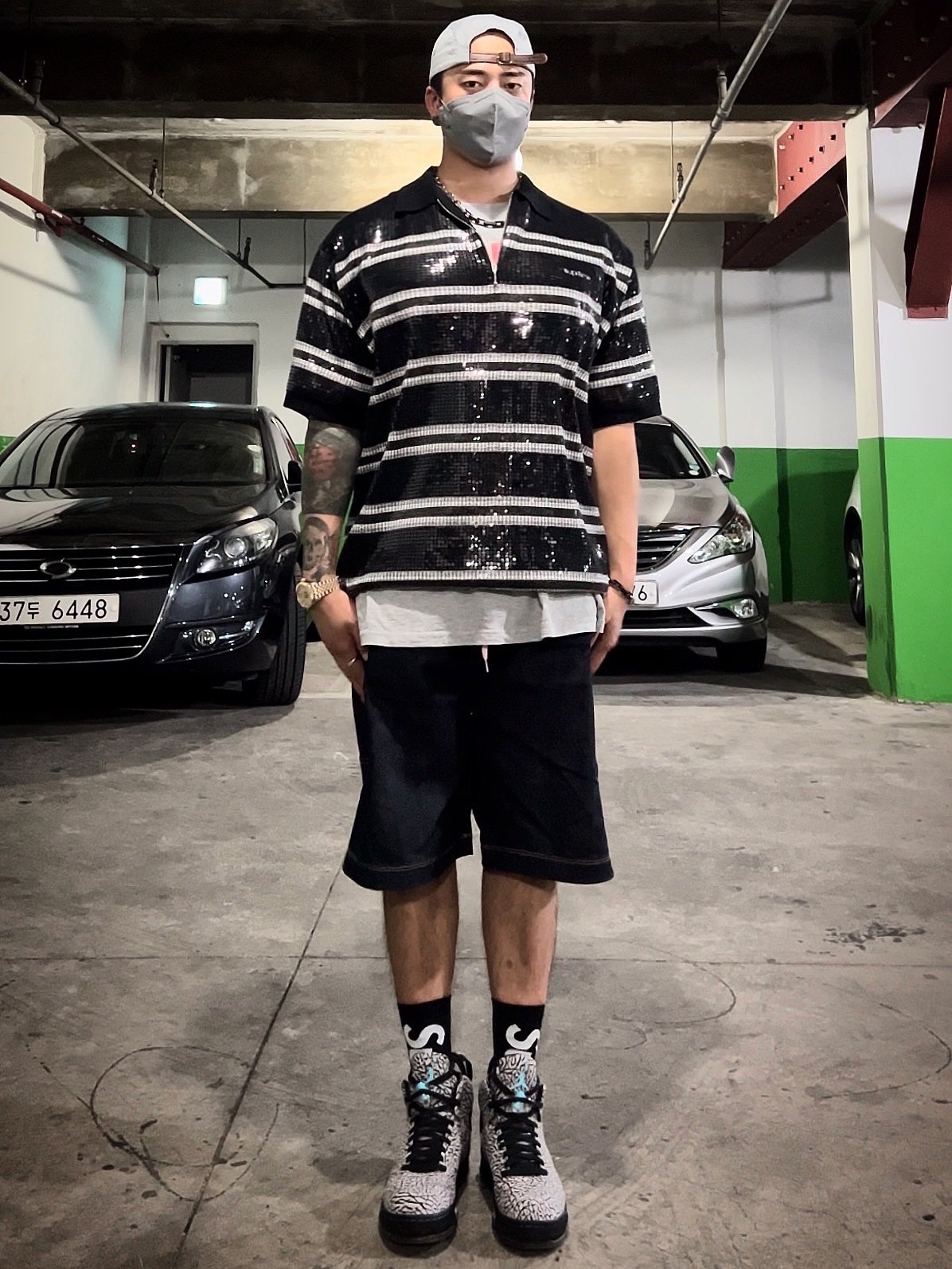 Supreme Washed Chino Twill Camp Cap Grey - 22SS, Supreme Don’t Fuck Around T-Shirt Heather Grey - 22FW 착용 스타일 - 1