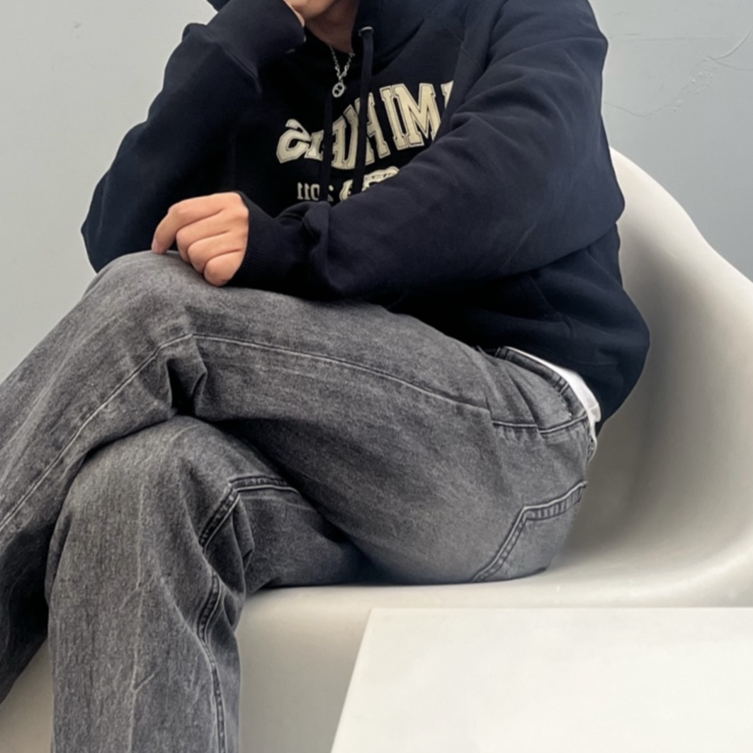 Ami Paris France Hood Sweatshirt Black 착용 스타일 - 2