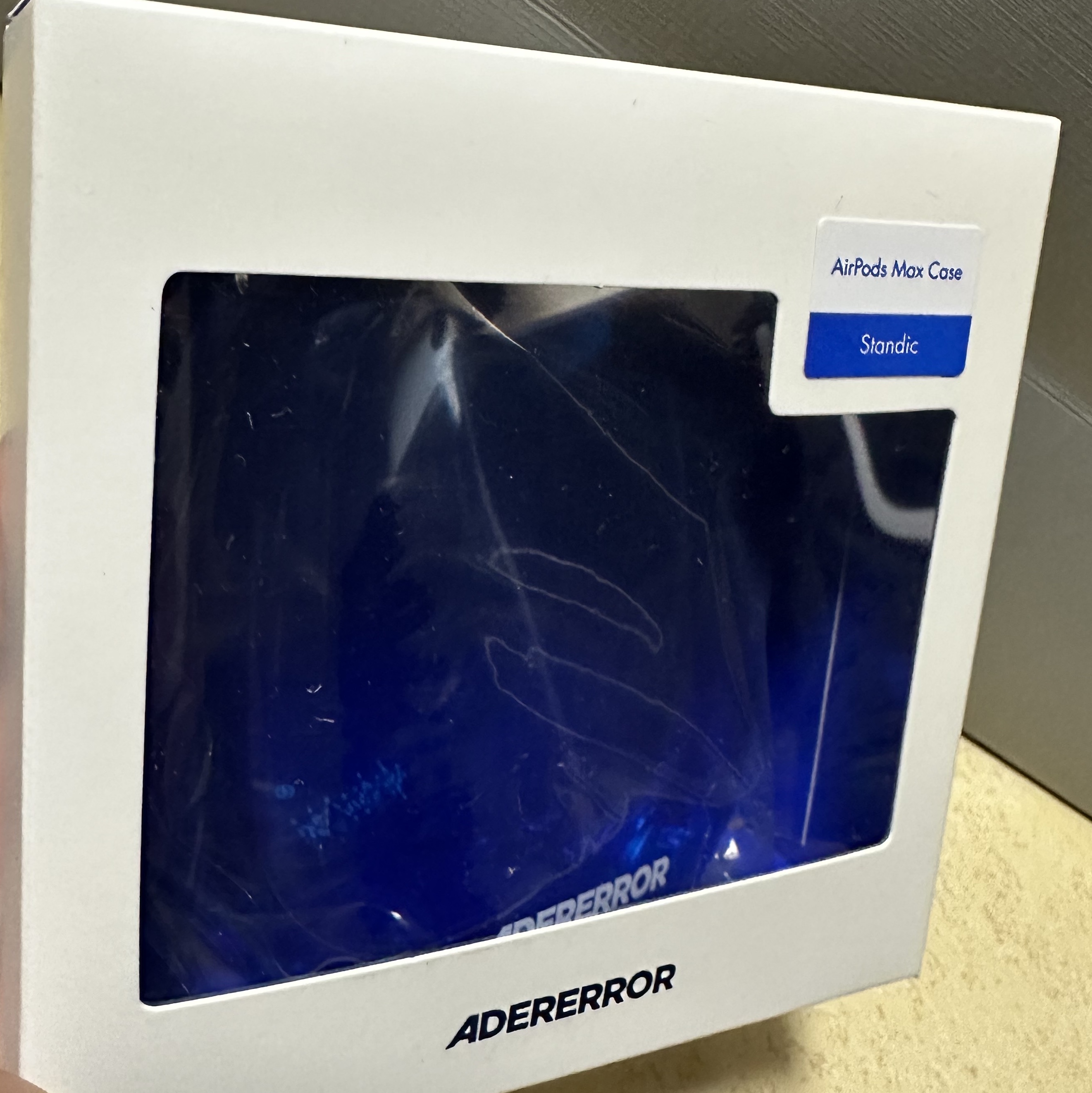 Ader Error Standic AirPods Max Case Z-Blue 착용 스타일