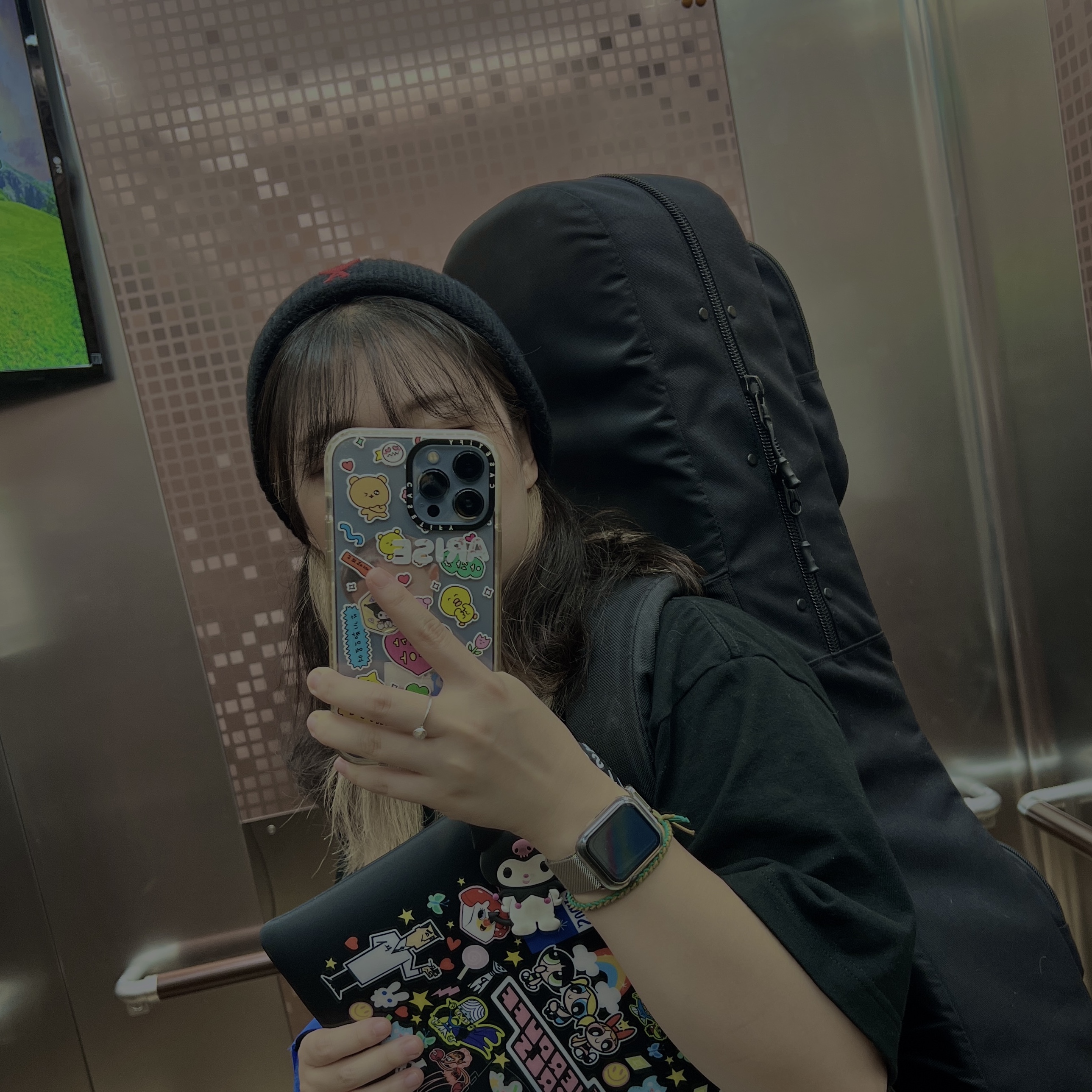 AMI de Coeur Beanie Black 착용 스타일