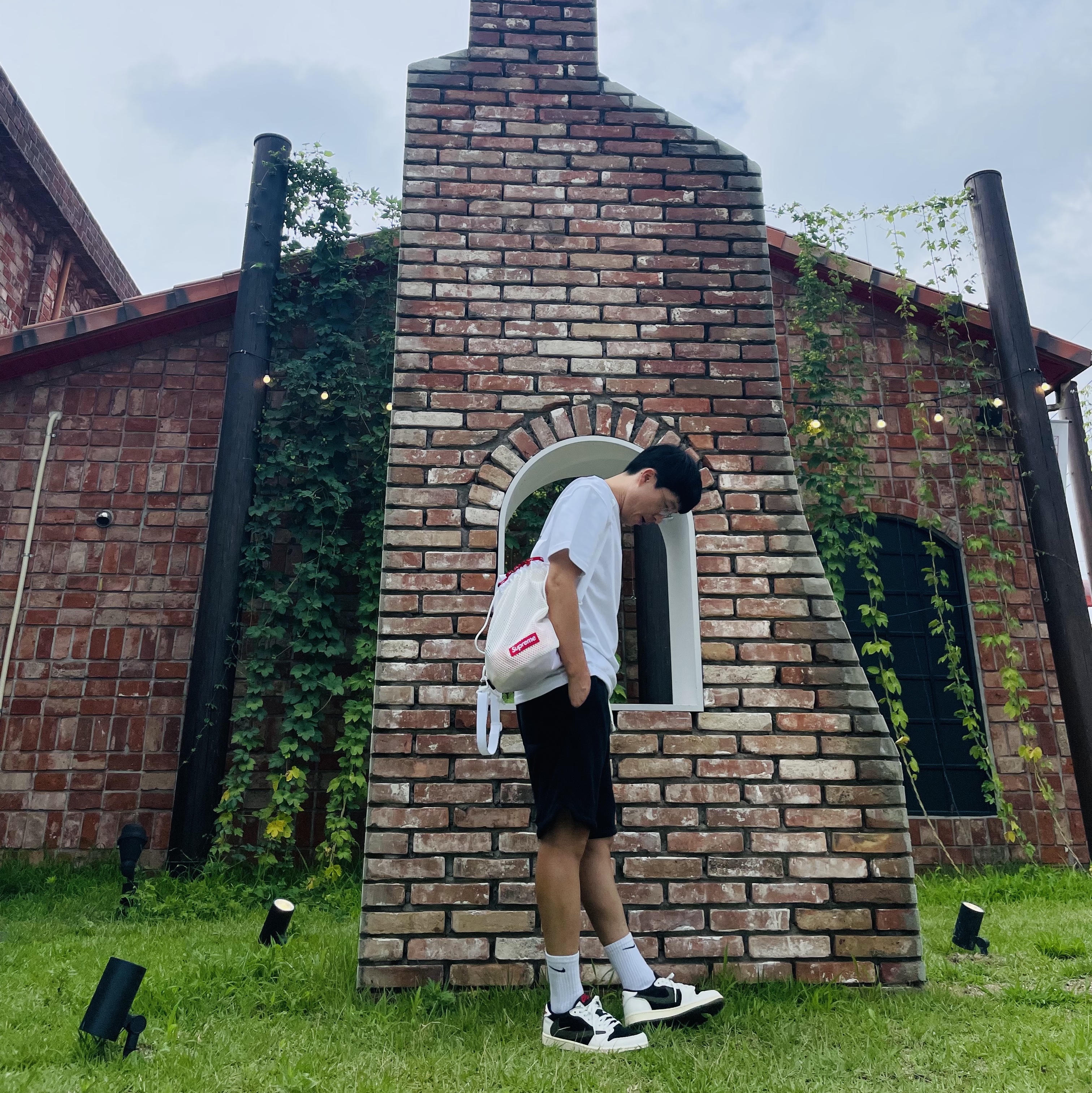 Supreme Mesh Small Backpack White - 23SS, (W) Jordan 1 x Travis Scott Retro Low OG SP Medium Olive 착용 스타일