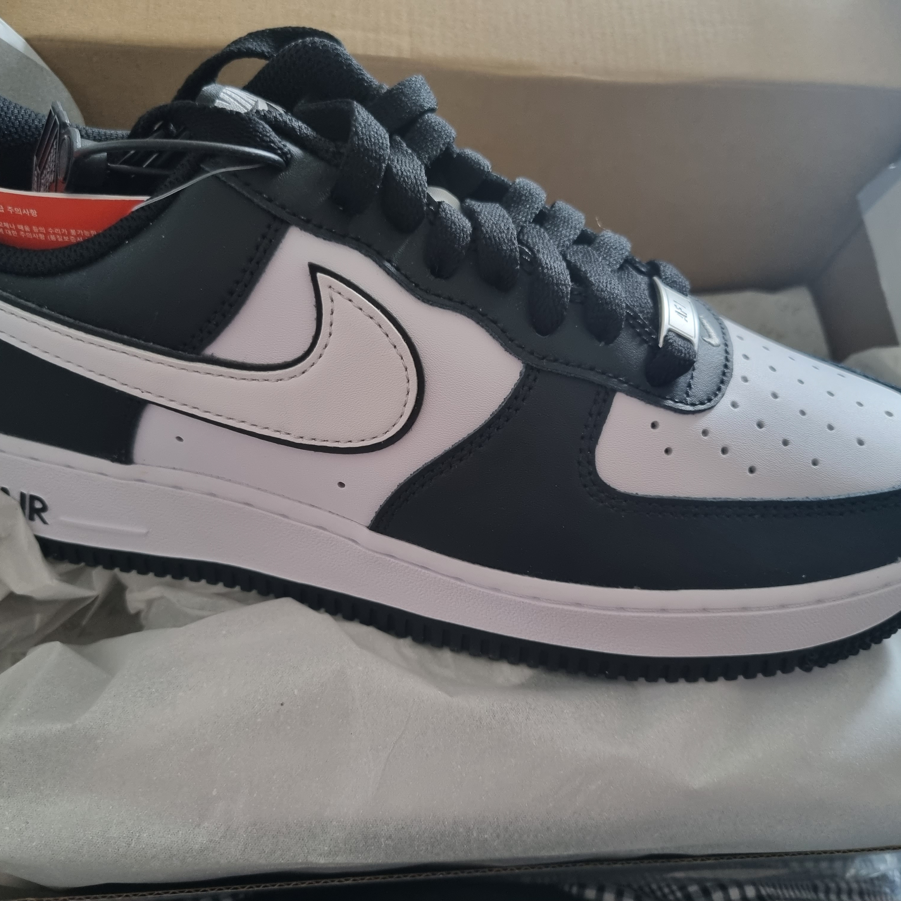 Nike Air Force 1 '07 Black White 착용 스타일