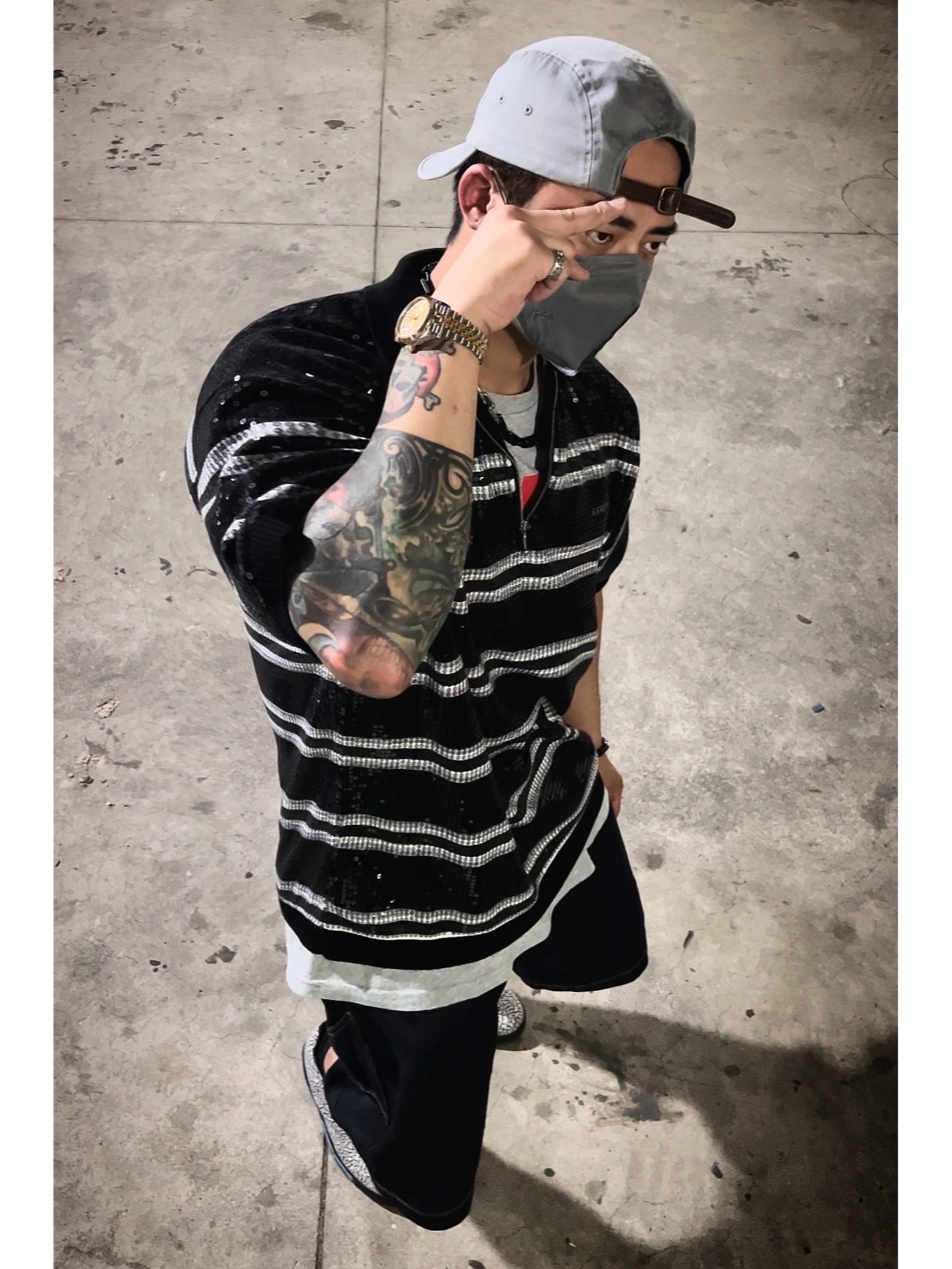 Supreme Washed Chino Twill Camp Cap Grey - 22SS, Supreme Don’t Fuck Around T-Shirt Heather Grey - 22FW 착용 스타일 - 3