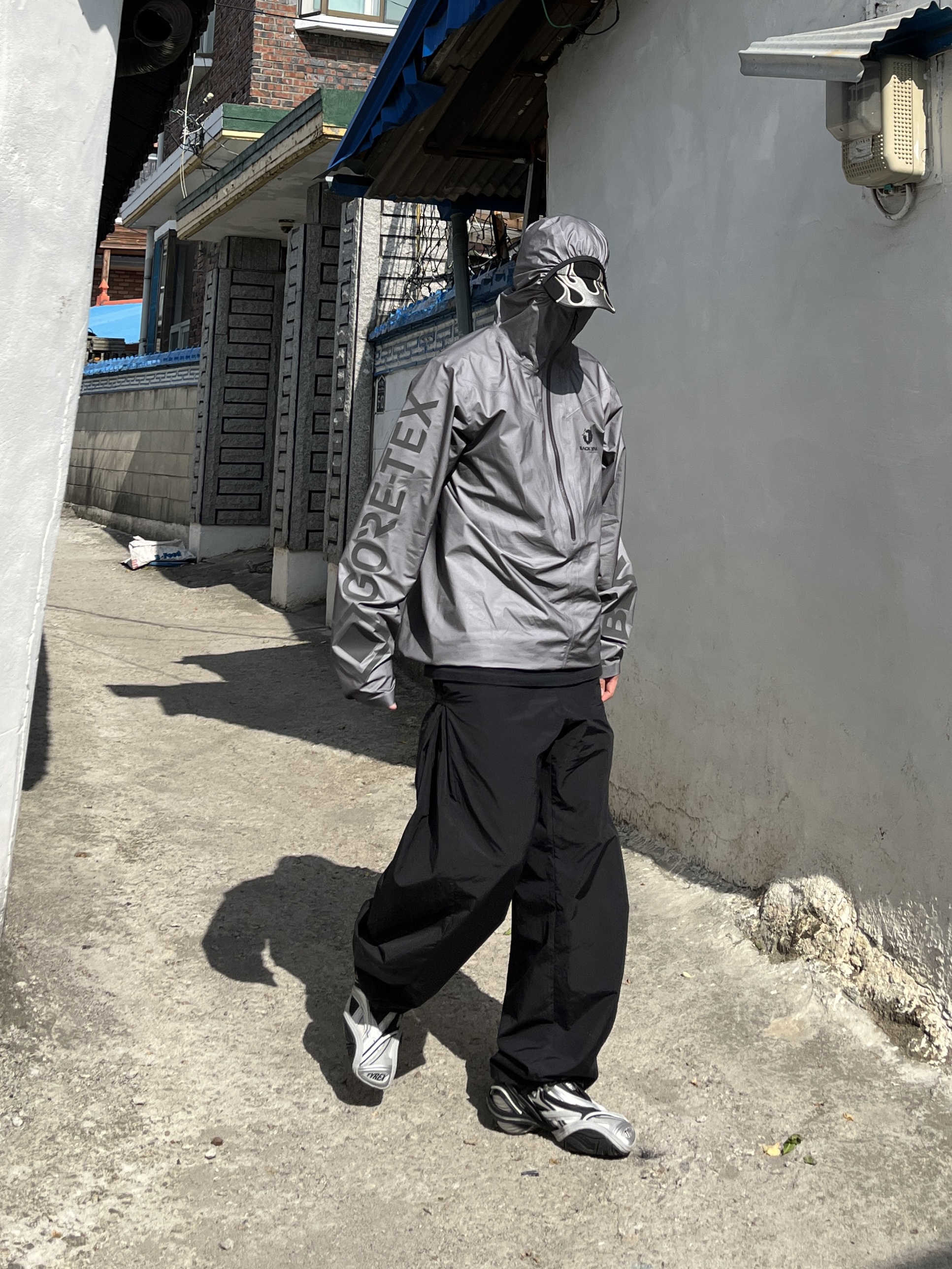 Yeezy Gap Engineered By Balenciaga Flame Cap Black, Sansan Gear Side Snap Pants Black 착용 스타일 - 4