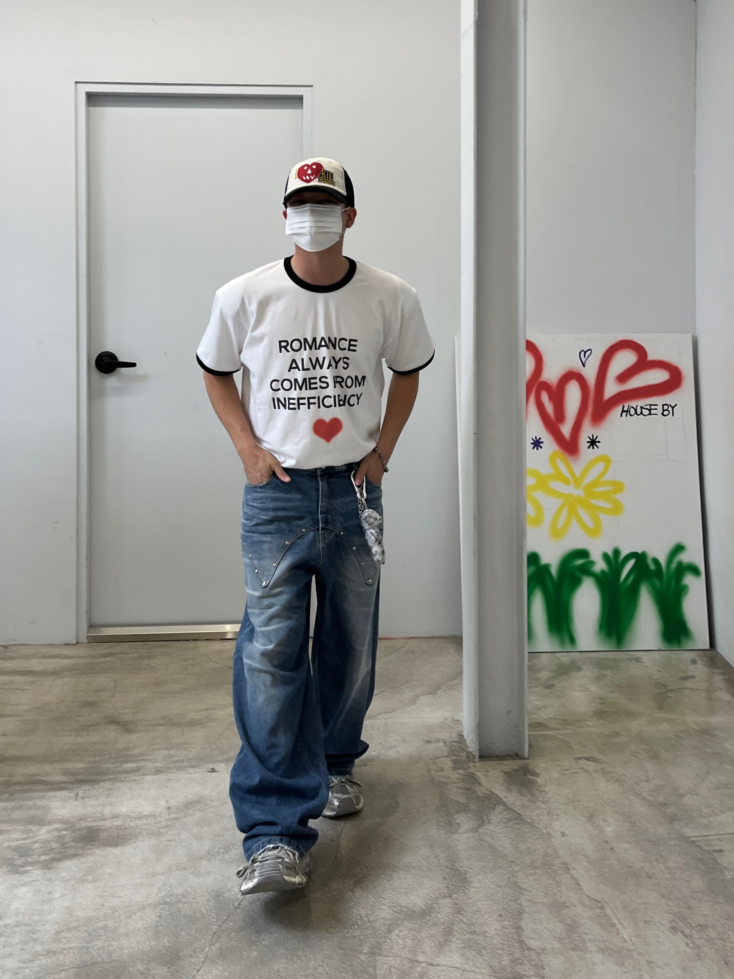 Nos Couleurs x JS 00 Denim Pants Indigo, Balenciaga 3XL Sneakers Light Beige 착용 스타일 - 4