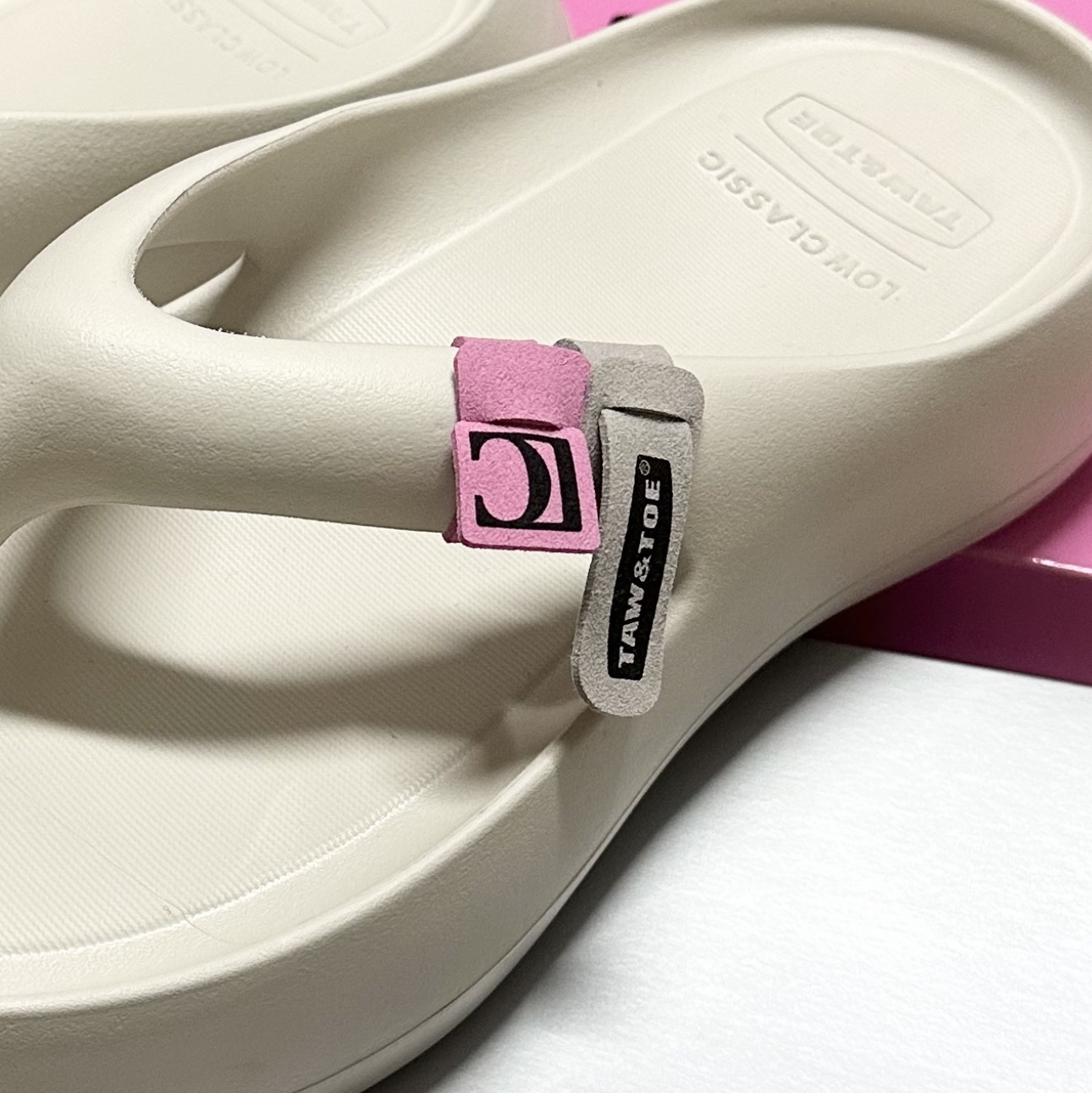 Taw&Toe x Low Classic Platform Flip Flop Cream 착용 스타일