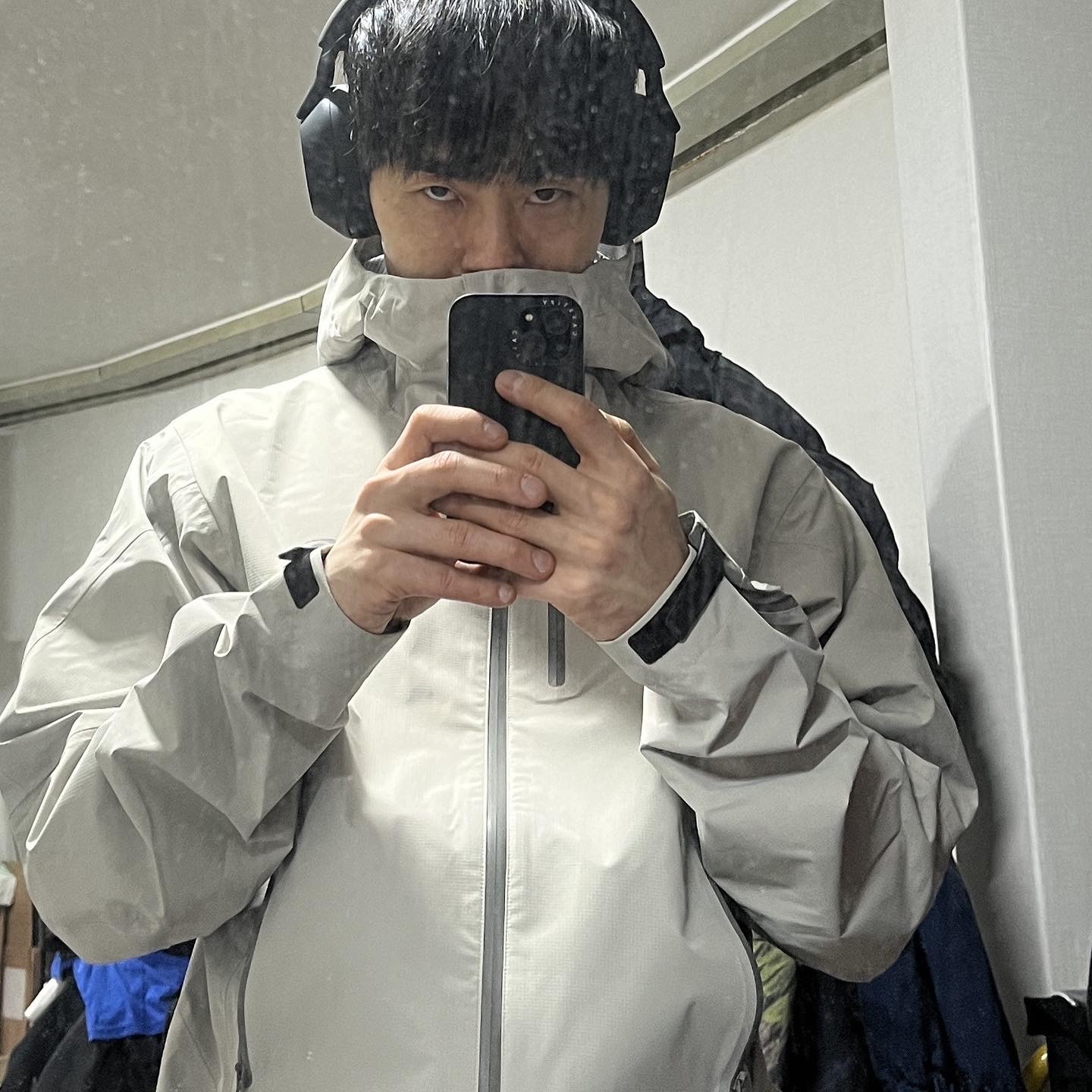 Sansan Gear Windblock Jacket Grey - 23SS, Sony WH-1000XM5 Black (Korean Ver.) 착용 스타일
