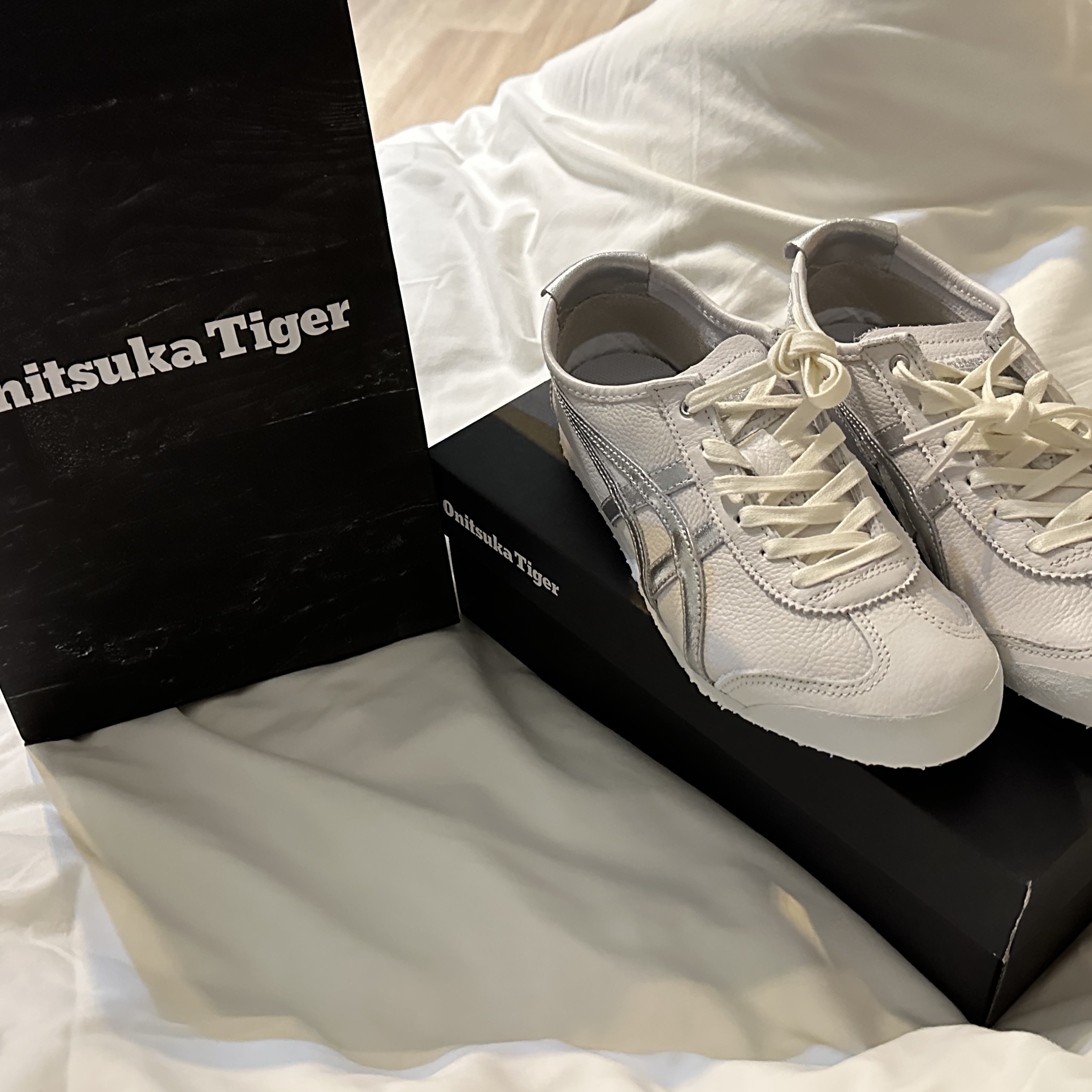 Onitsuka Tiger Mexico 66 White Silver 착용 스타일 - 2