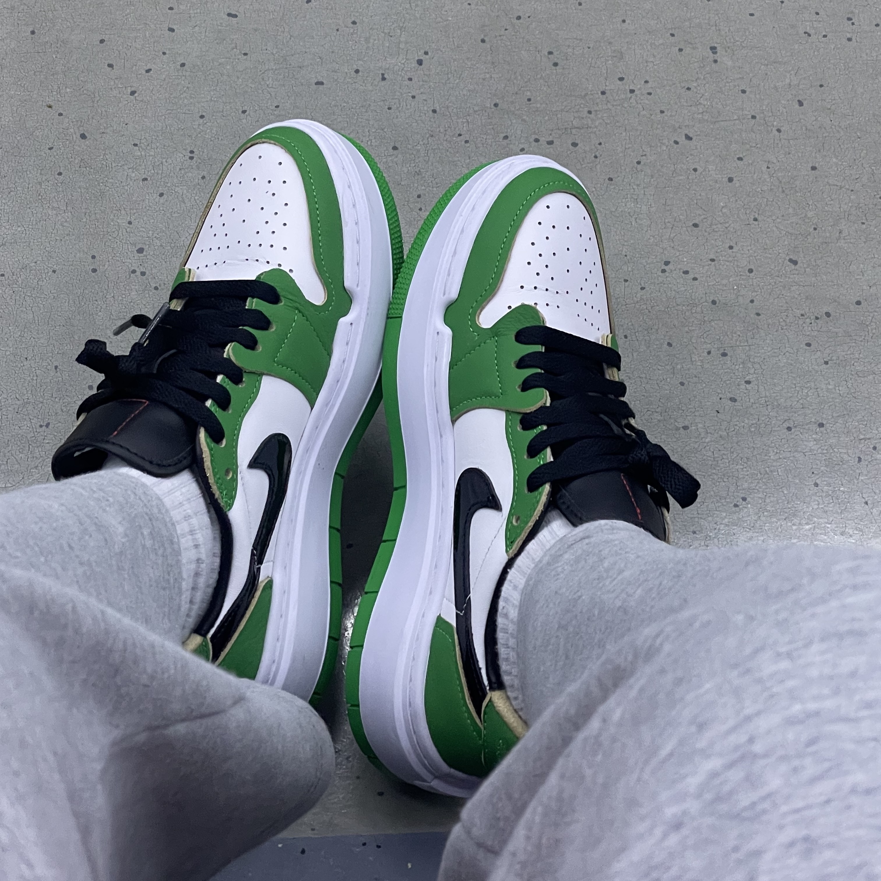 (W) Jordan 1 Elevate Low SE Lucky Green 착용 스타일