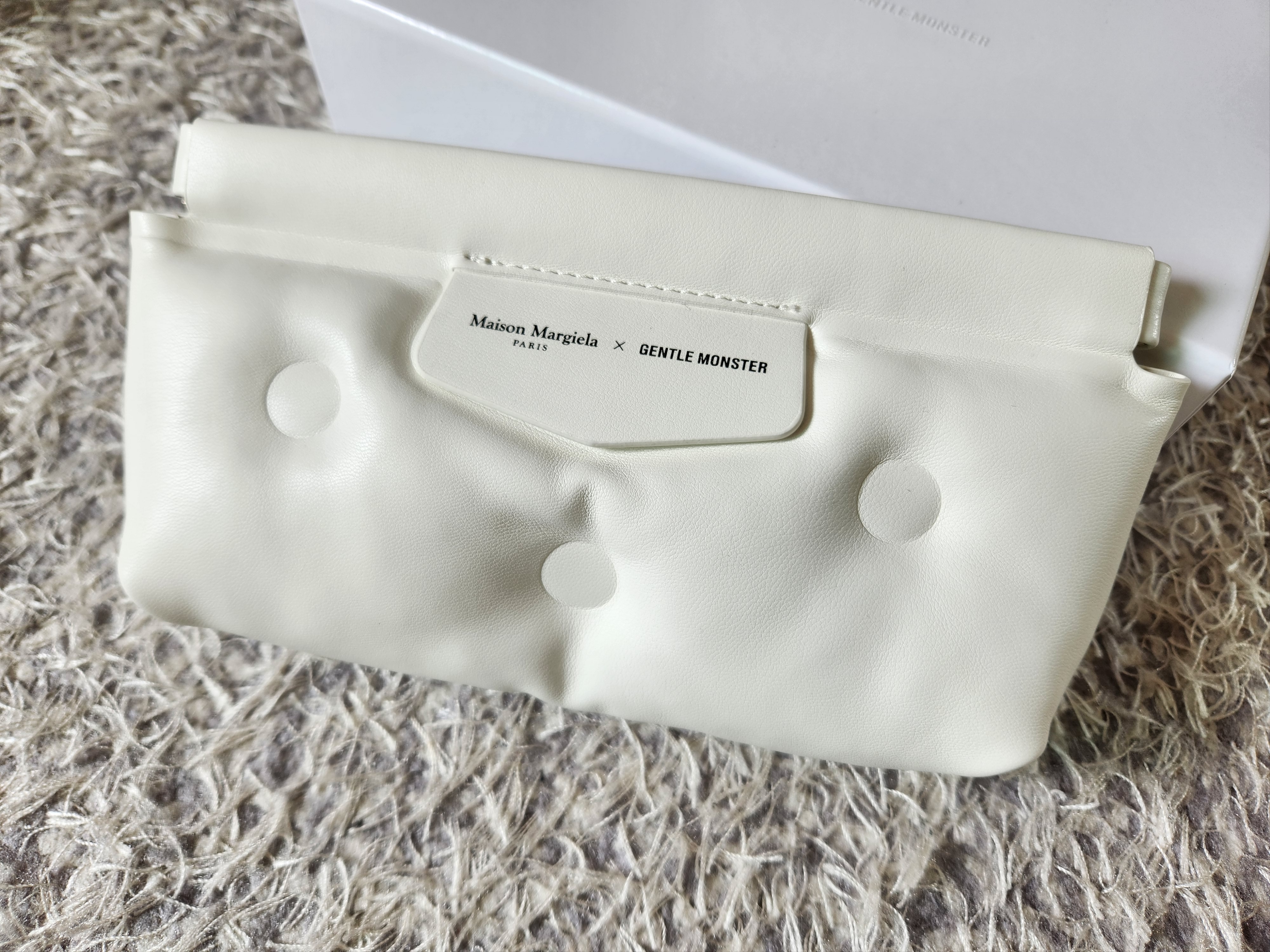 Gentle Monster x Maison Margiela MM009S Clear Black Gradient 착용 스타일 - 3