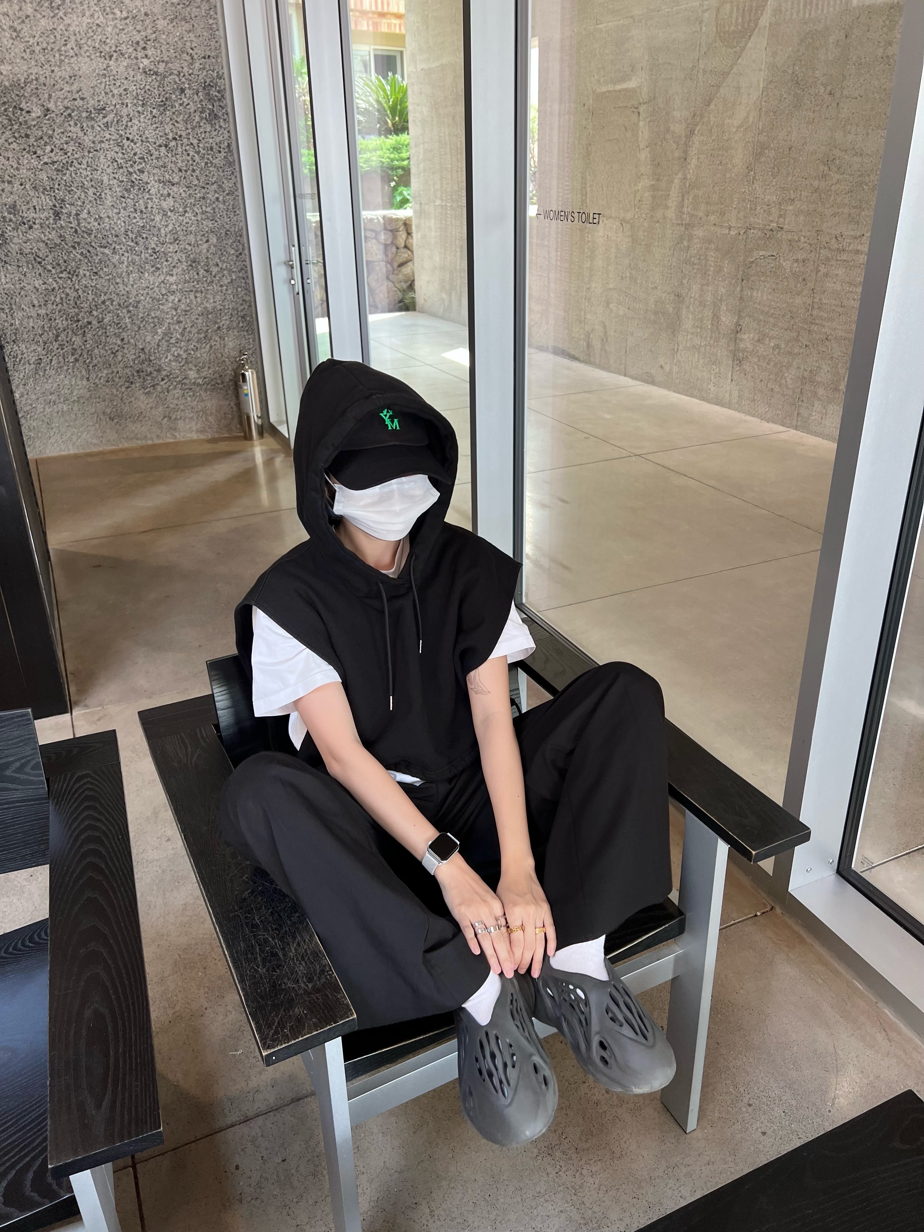 Adidas Yeezy Foam RNNR Onyx, Wooyoungmi Green Logo Ball Cap Black - 22SS 착용 스타일 - 1