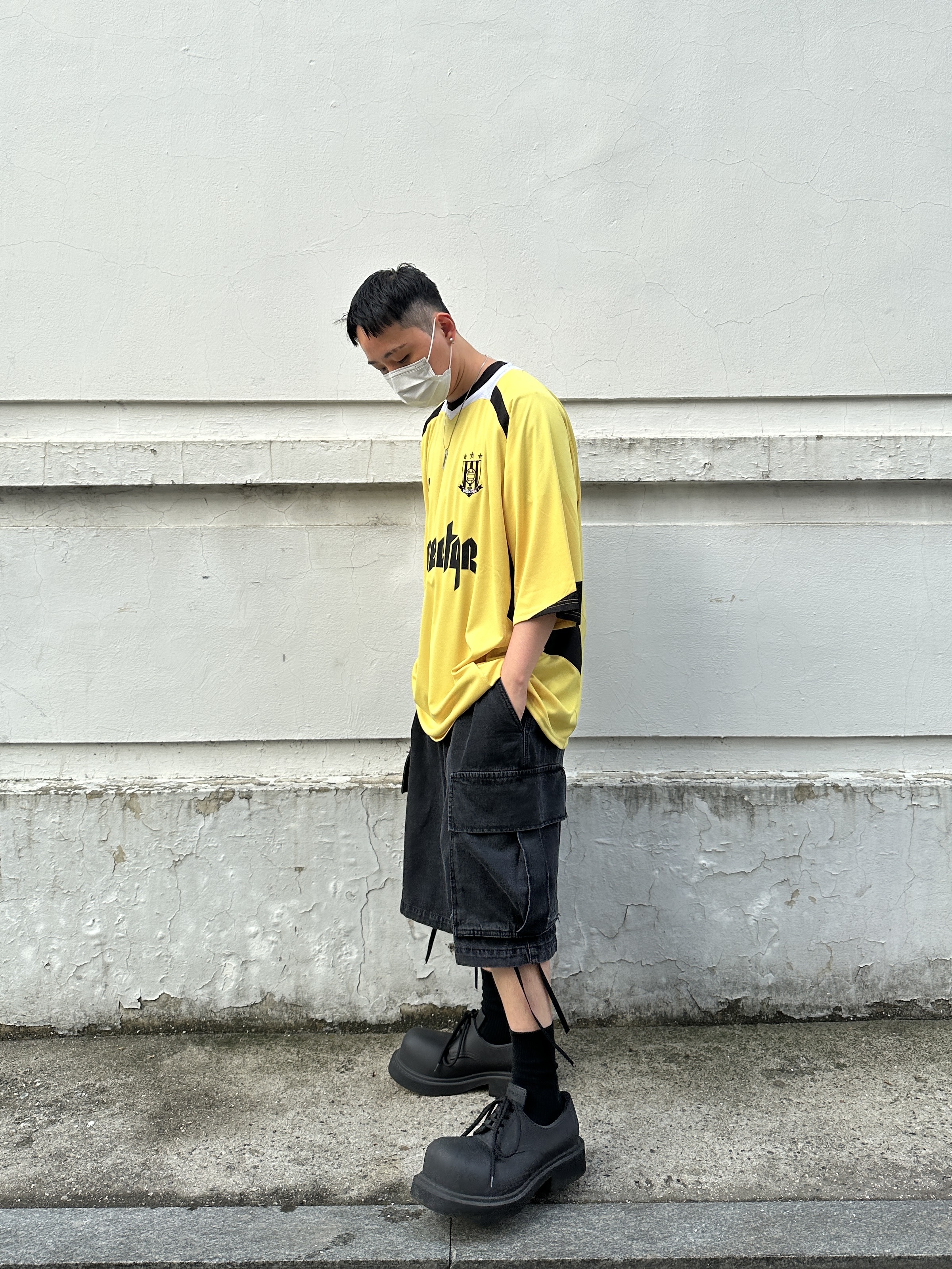 Project G/R Oversized Football Jersey Yellow, Balenciaga Steroid Derby Black 착용 스타일 - 1