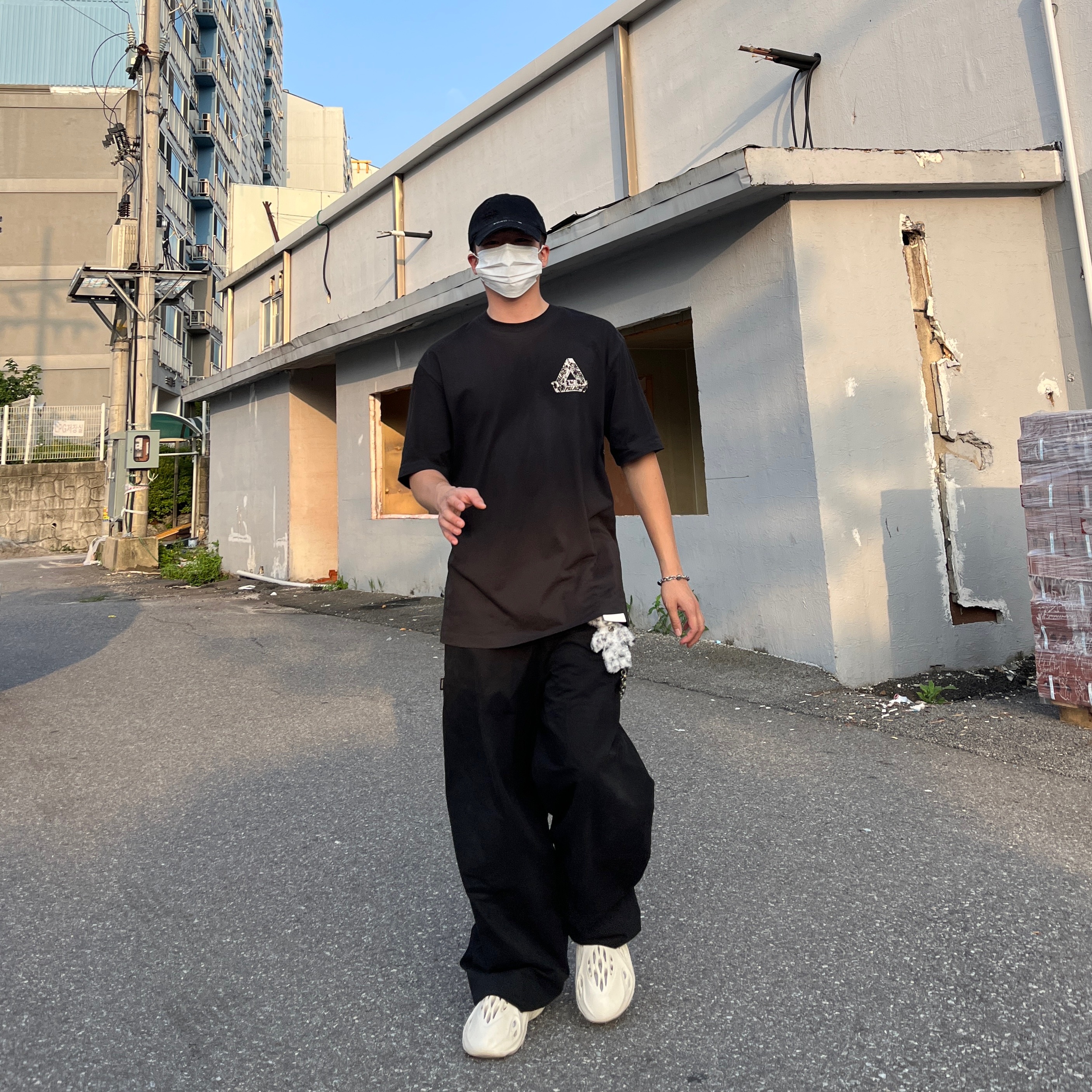 Project G/R Distressed Filth Club Cap Washed Black, Palace Tri-Heads T-Shirt Black - 21FW 착용 스타일 - 3