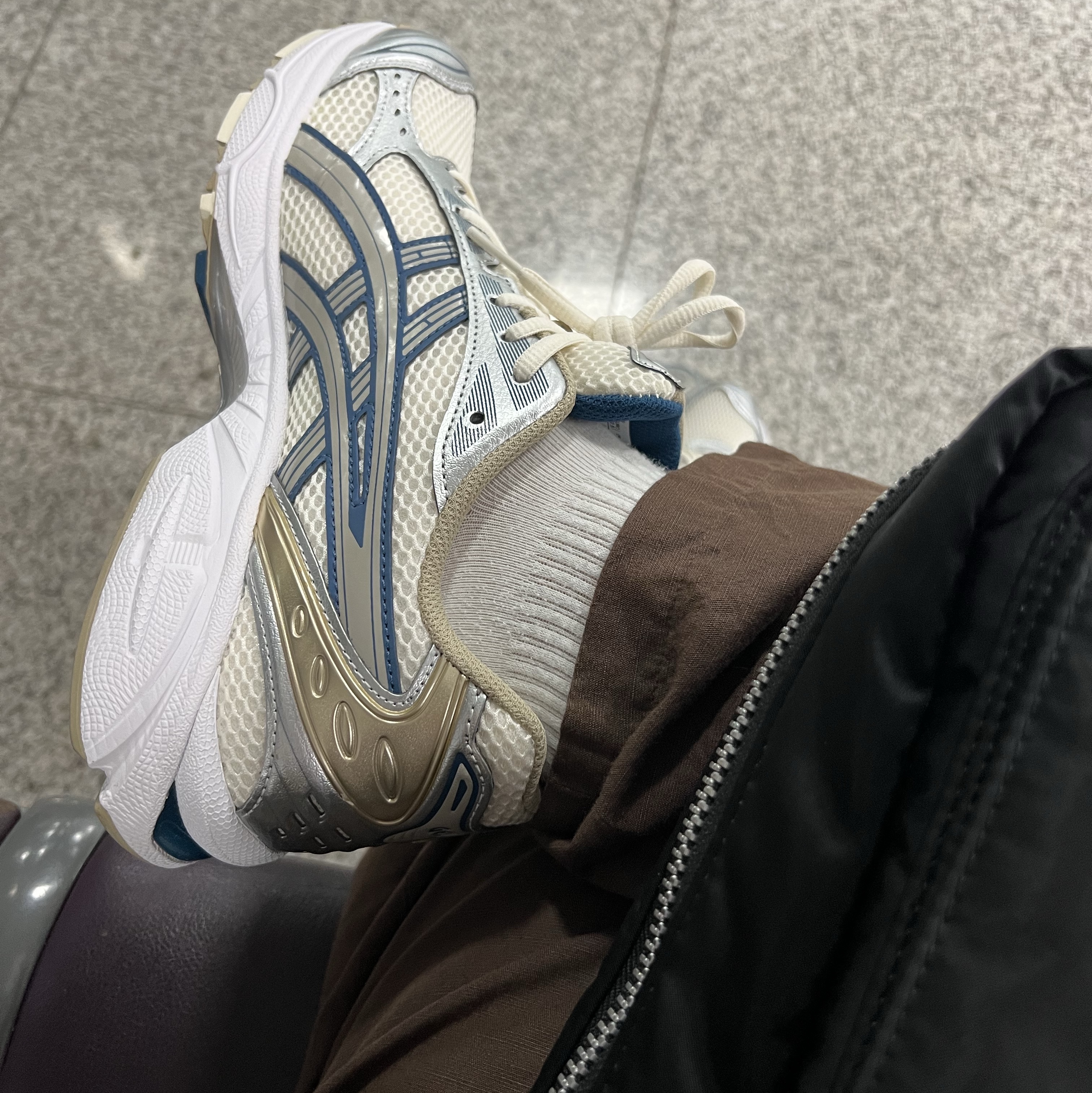 Asics Gel-Kayano 14 Cream Pure Silver 착용 스타일