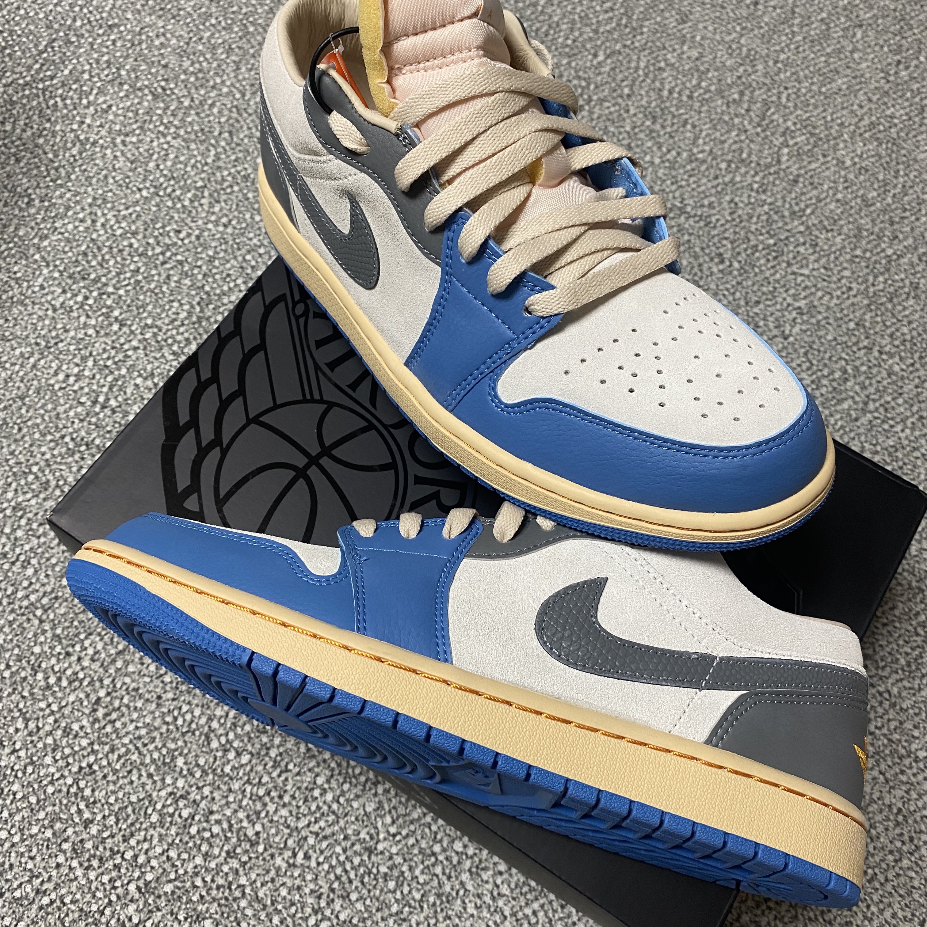 Jordan 1 Low SE Tokyo 96 착용 스타일 - 4