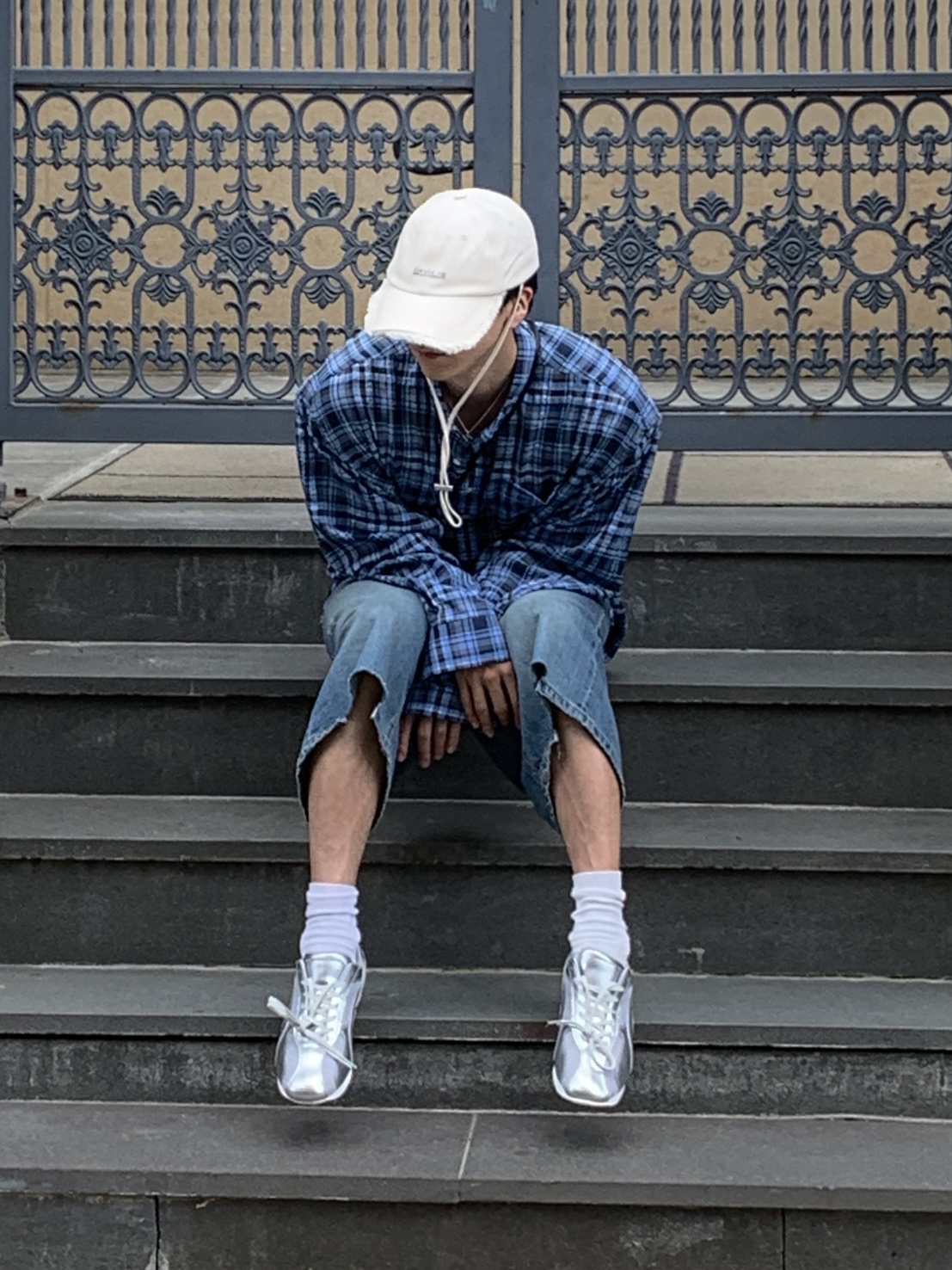Jacquemus La Casquette Artichaut Fringe Baseball Cap Off White 착용 스타일 - 4