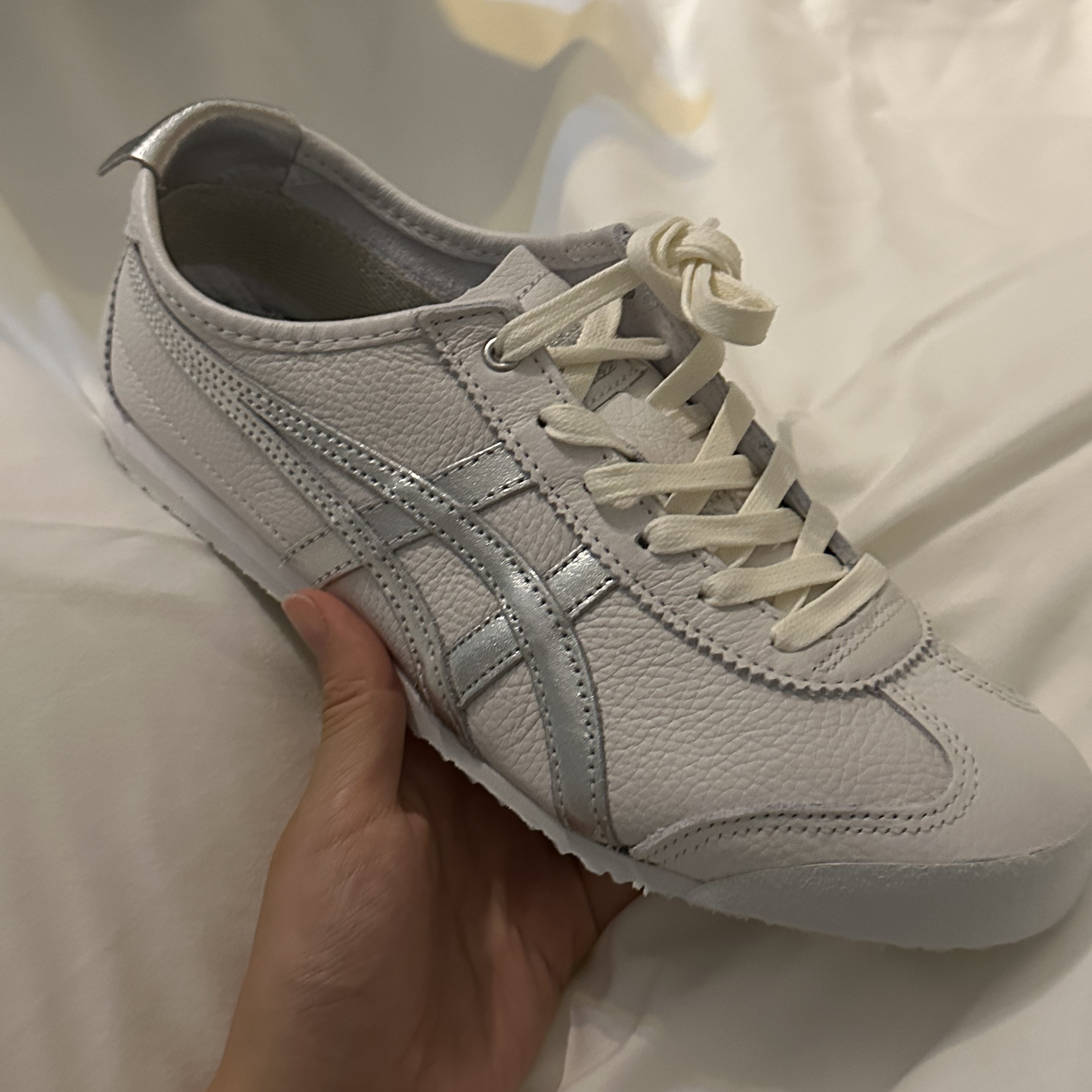 Onitsuka Tiger Mexico 66 White Silver 착용 스타일 - 3