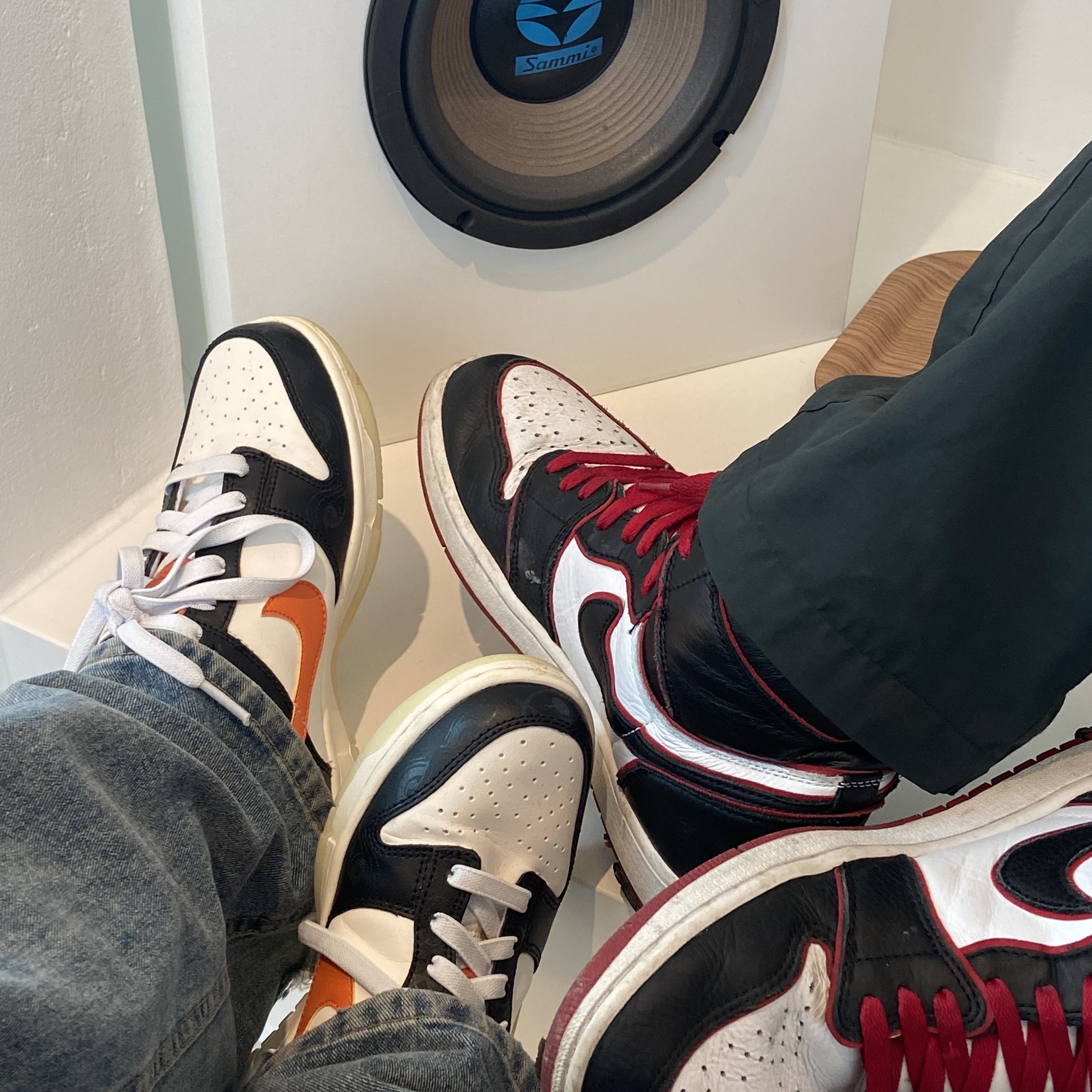 (GS) Nike Dunk Low PRM Halloween, Jordan 1 Retro High OG Bloodline 착용 스타일
