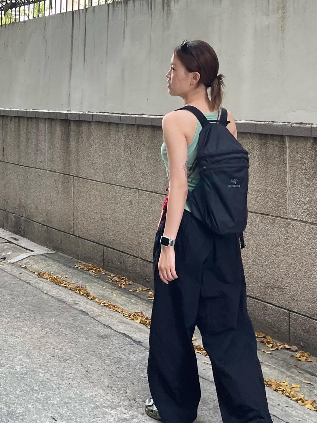 Arc'teryx Index 15 Backpack Black 착용 스타일