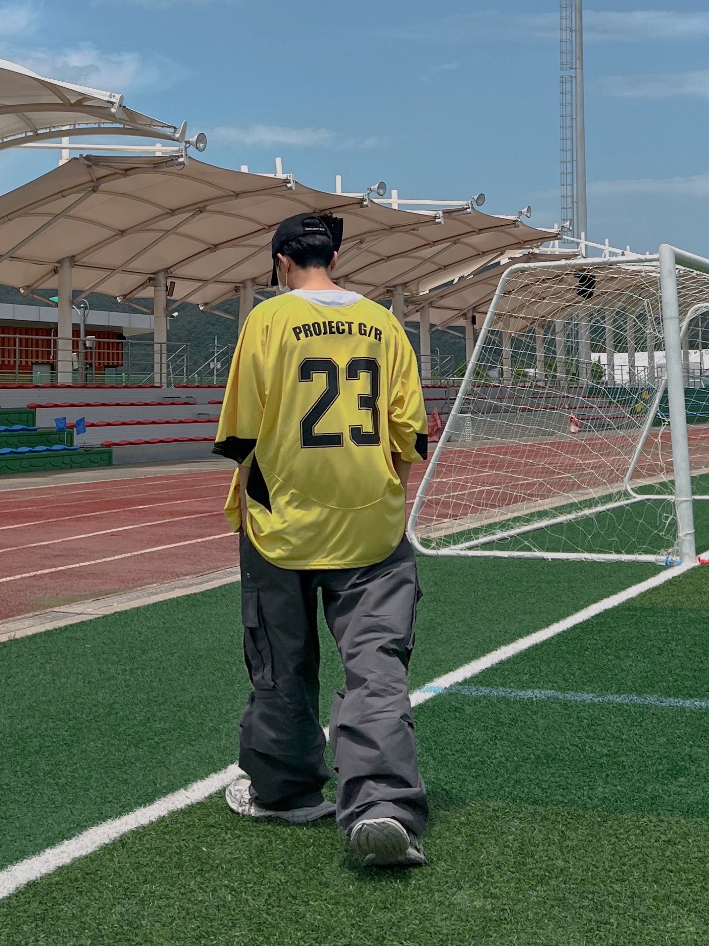 Balenciaga 3XL Sneakers Light Beige, Project G/R Oversized Football Jersey Yellow 착용 스타일 - 2