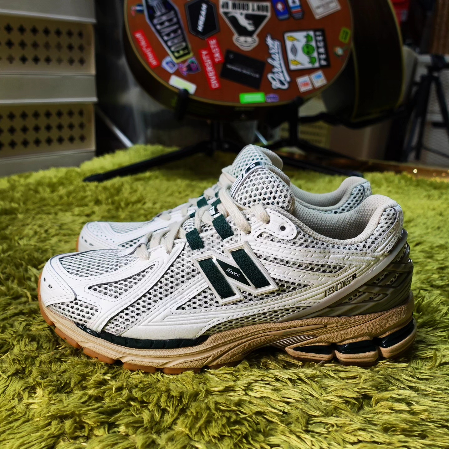 New Balance 1906R Silver Green 착용 스타일 - 4