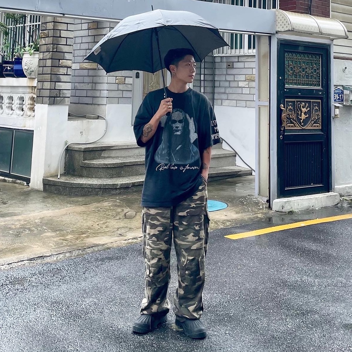 Project G/R Crow Worldtour T-Shirt Washed Black, Project G/R Tactical Cargo Pants Camo 착용 스타일 - 1