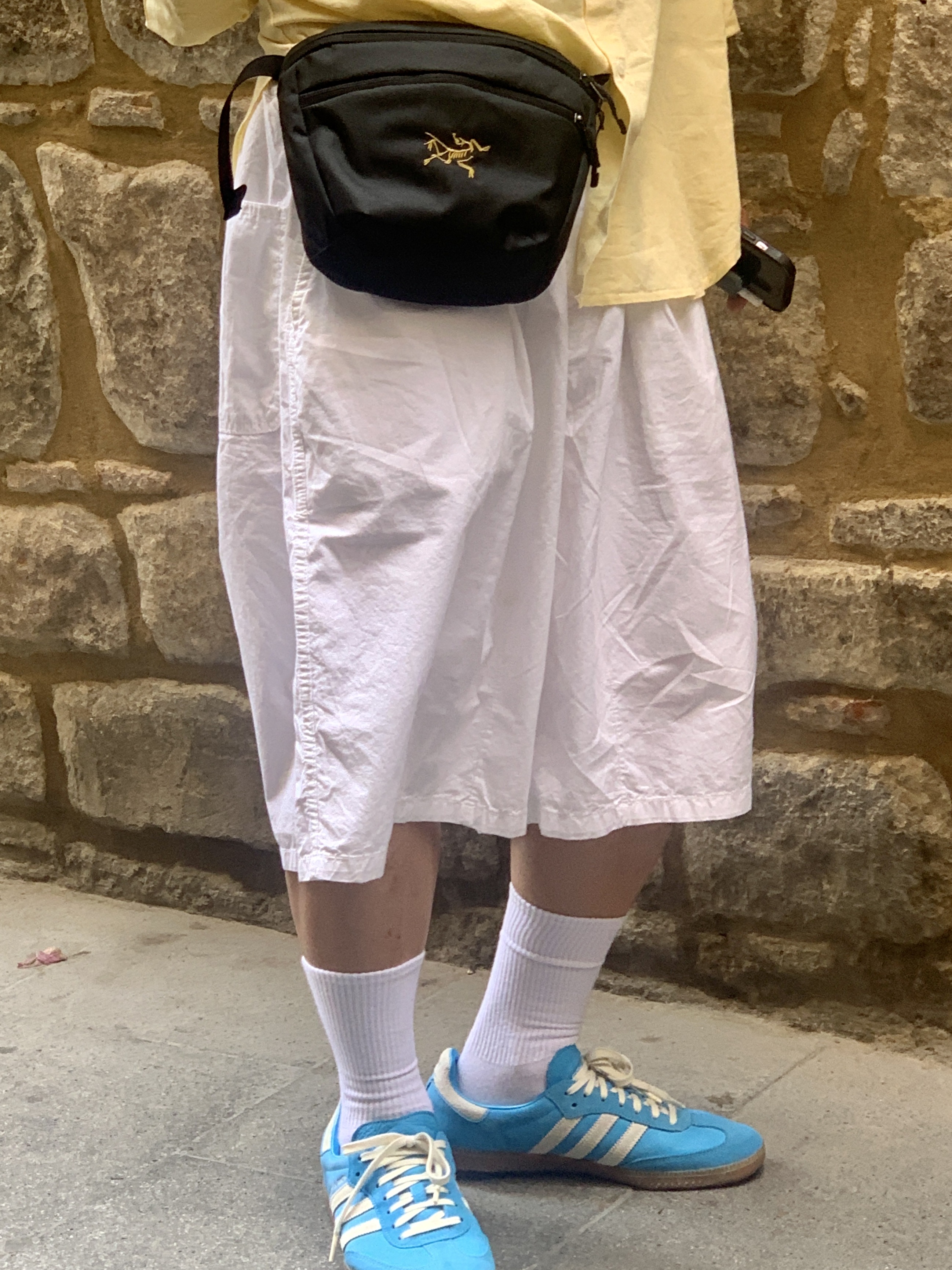 Adidas x Sporty & Rich Samba Blue Rush Cream White, Arc'teryx Mantis 2 Waistpack 24K Black 착용 스타일 - 2
