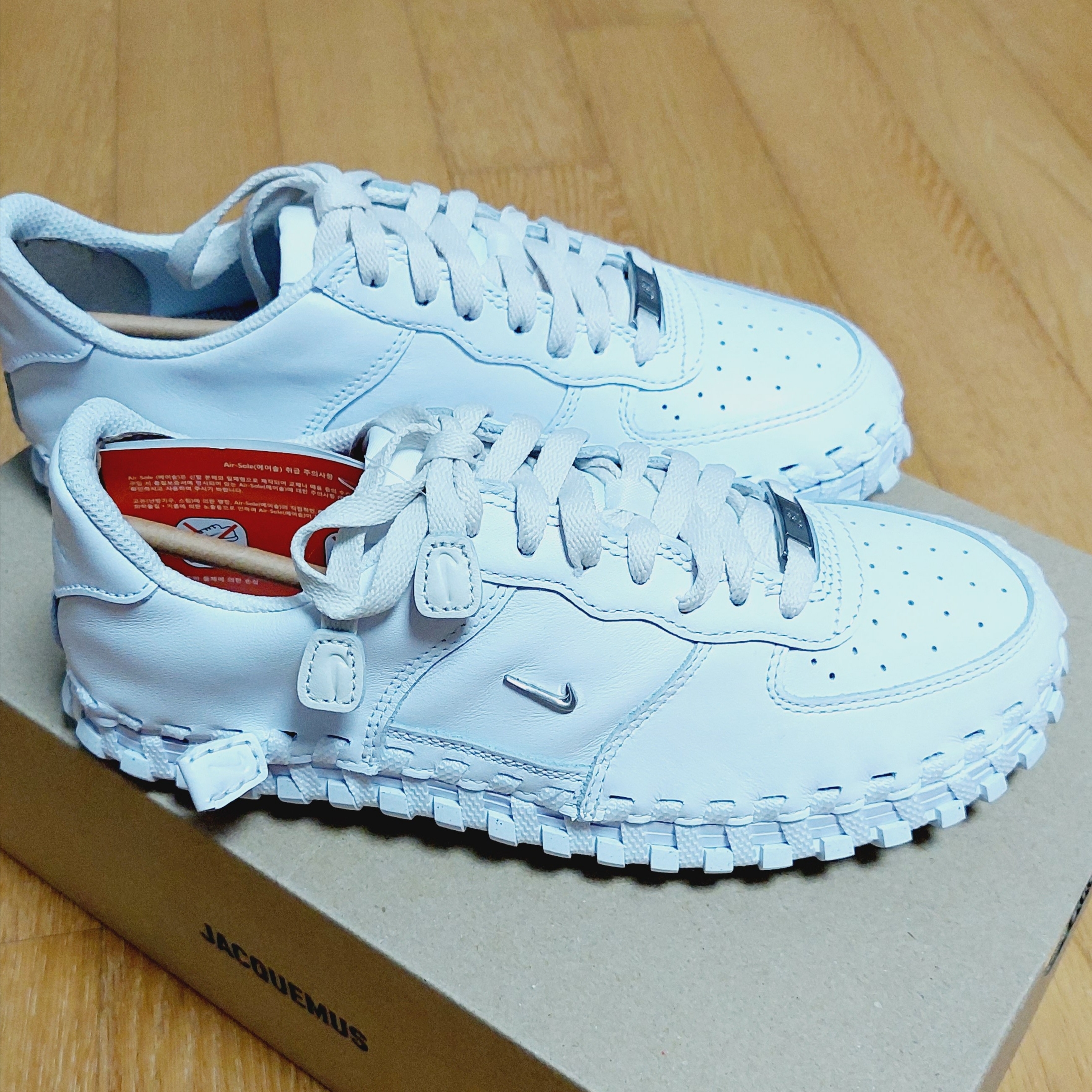 Nike x Jacquemus J Force 1 Low LX SP White 착용 스타일 - 3