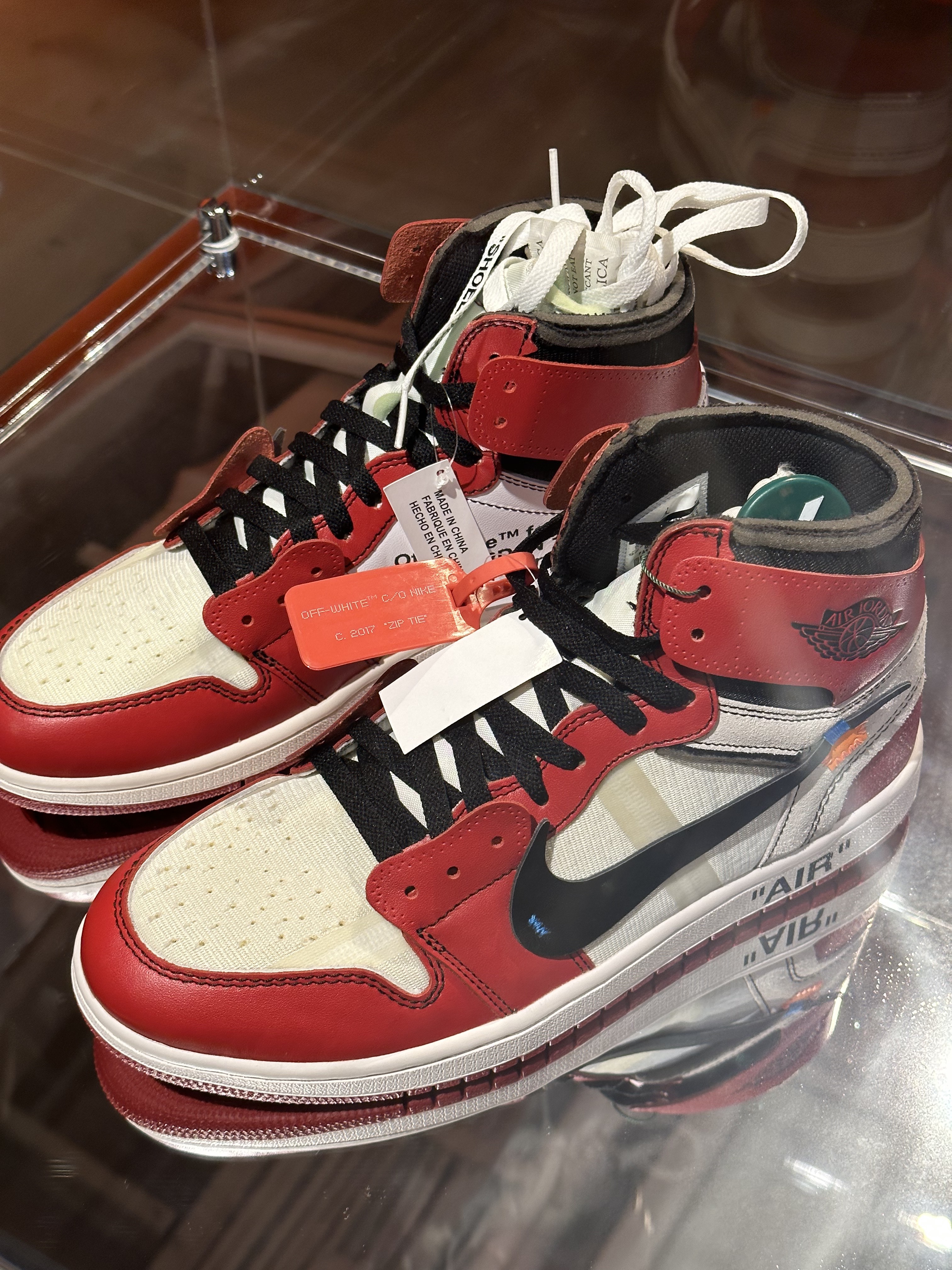 Jordan 1 x Off-White Retro High Chicago The Ten 착용 스타일