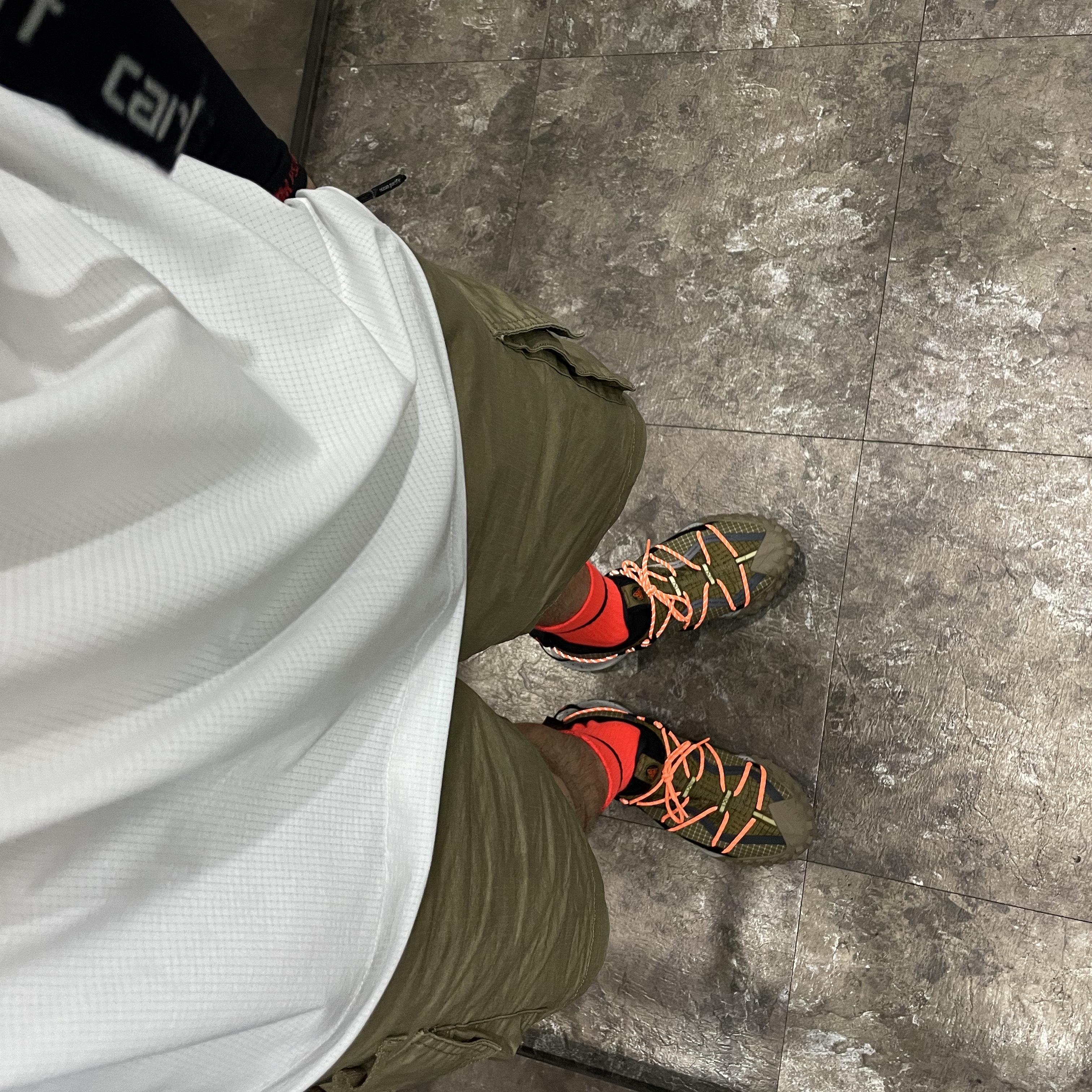 Nike ACG Mountain Fly Low Gore-Tex SE Hazel Rush 착용 스타일 - 1