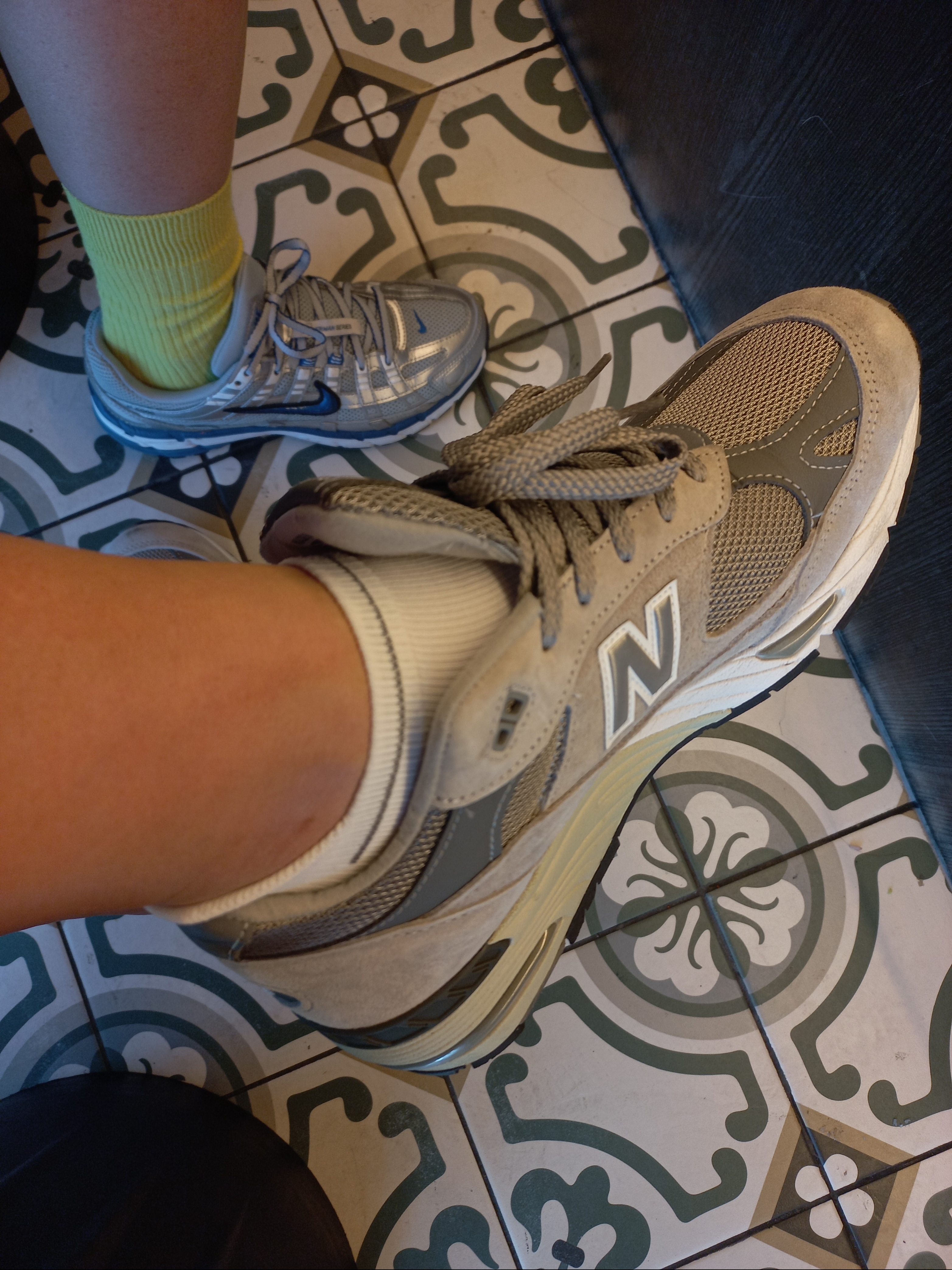 New Balance 991 Made in UK Grey, (W) Nike P-6000 Laser Blue 착용 스타일