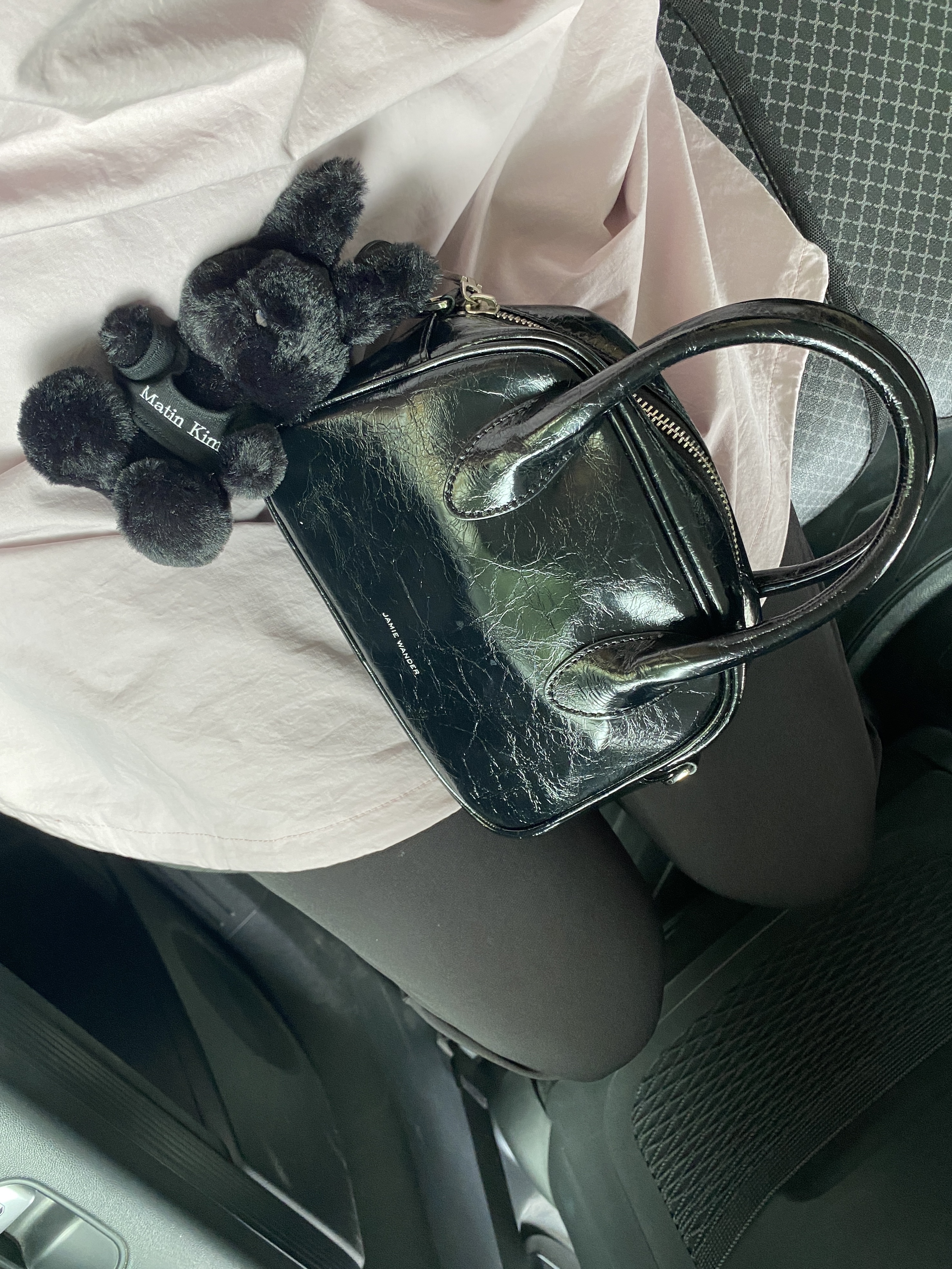 Matin Kim Black Bunny Toy Keyring Black, Adidas Superstar 82 Black White 착용 스타일 - 3