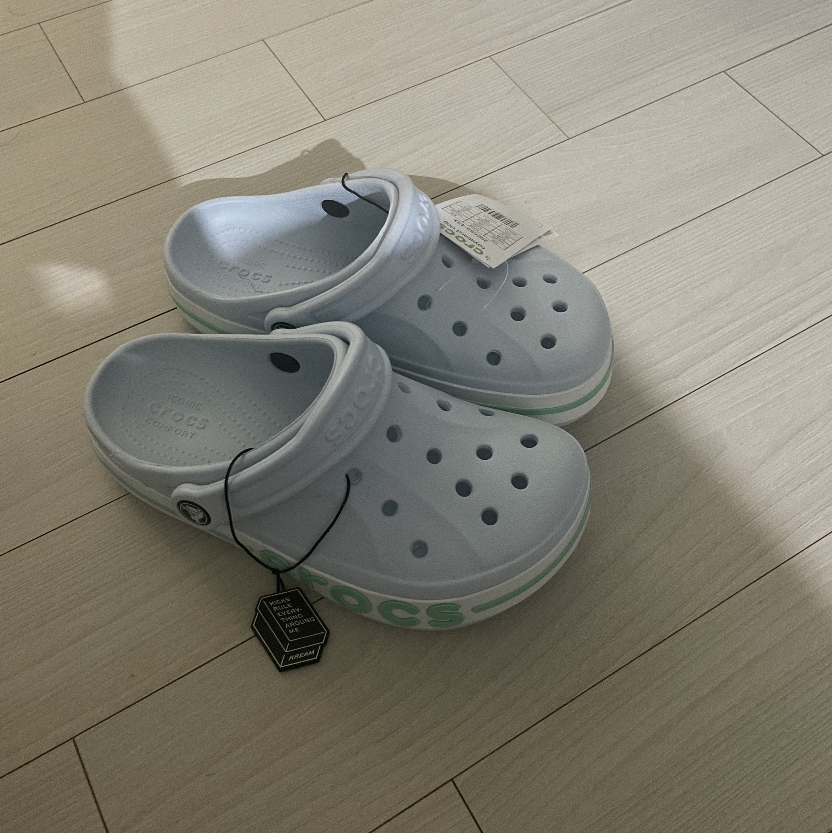 Crocs Bayaband Clog Mineral Blue Pistachio 착용 스타일