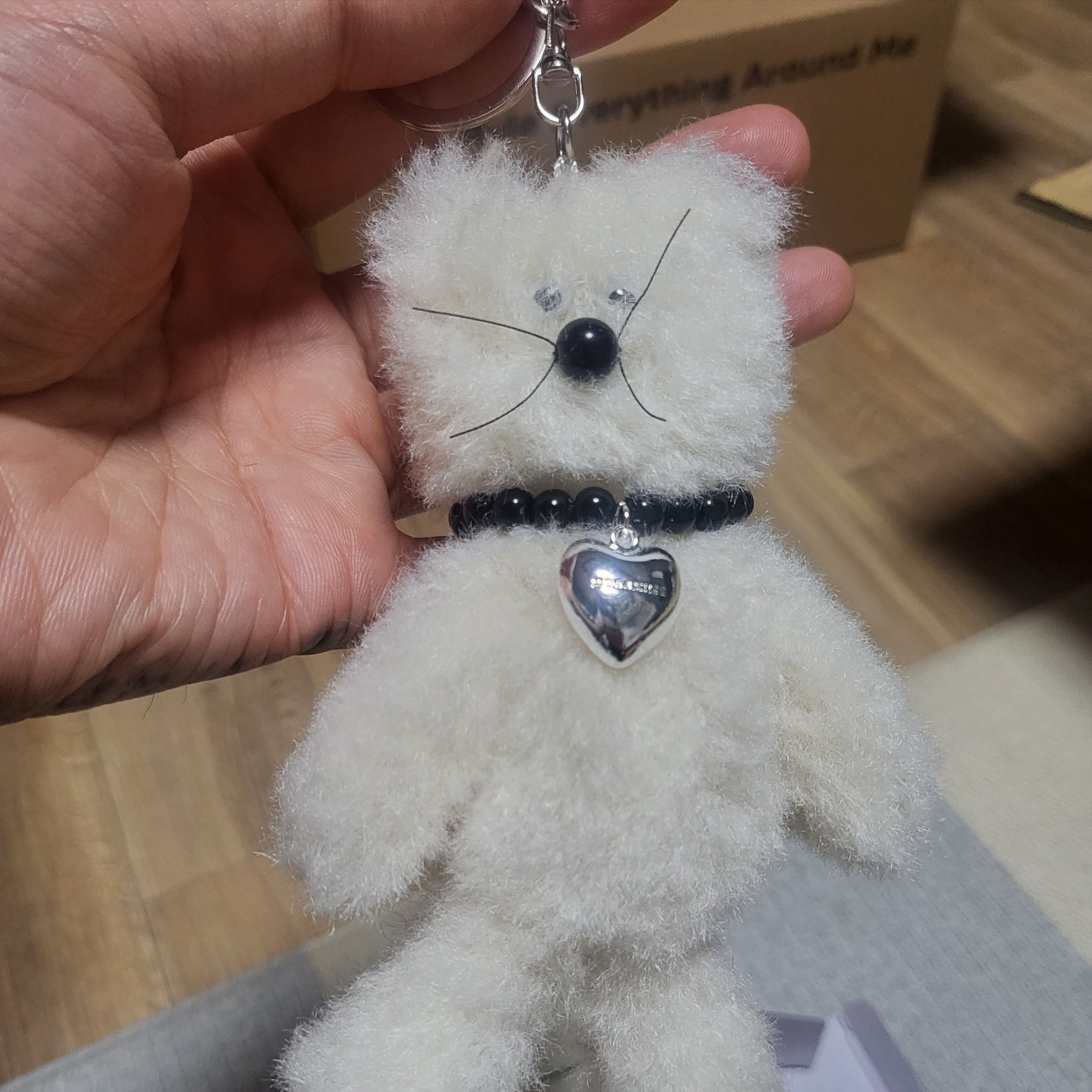 [KREAM 단독] Monamhee Creami Keyring Cream 착용 스타일 - 1