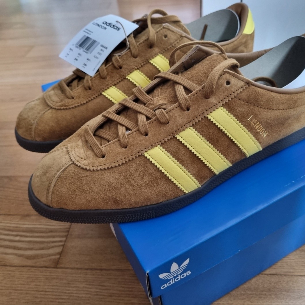 Adidas London Brown Yellow - Size? Exclusive 착용 스타일