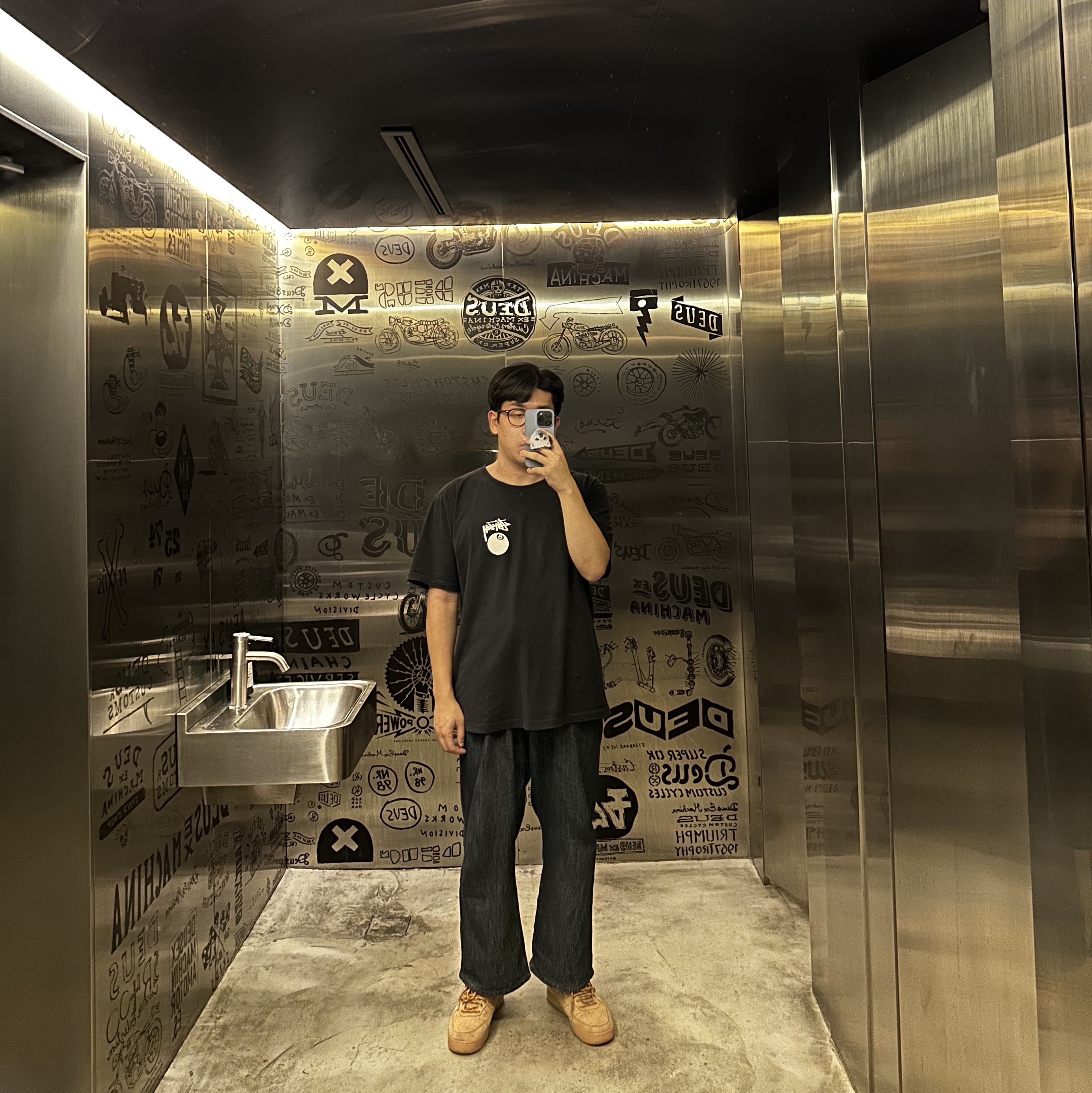 Stussy 8 Ball T-Shirt Black - 22SS 착용 스타일