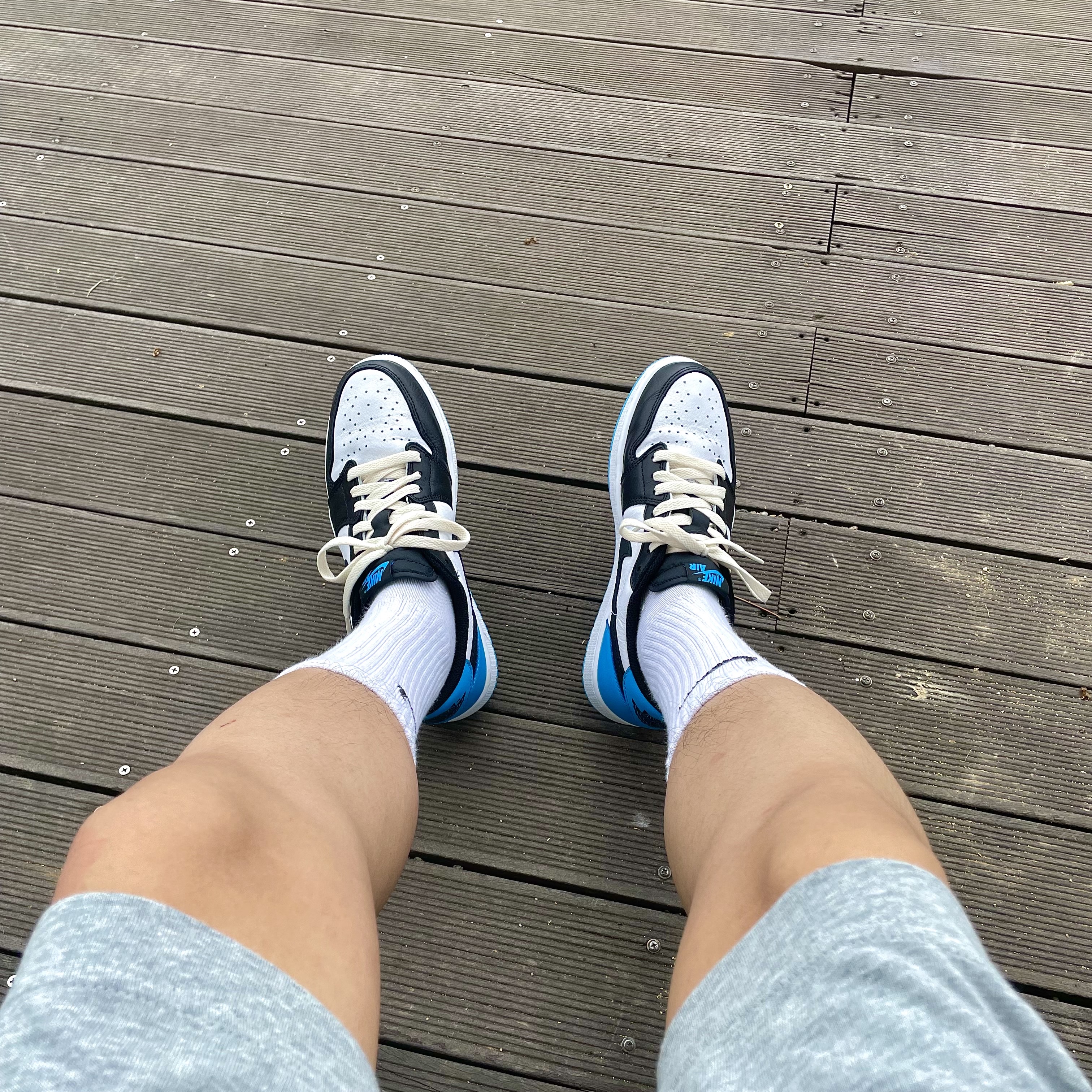 Jordan 1 Retro Low OG Black and Dark Powder Blue 착용 스타일 - 3