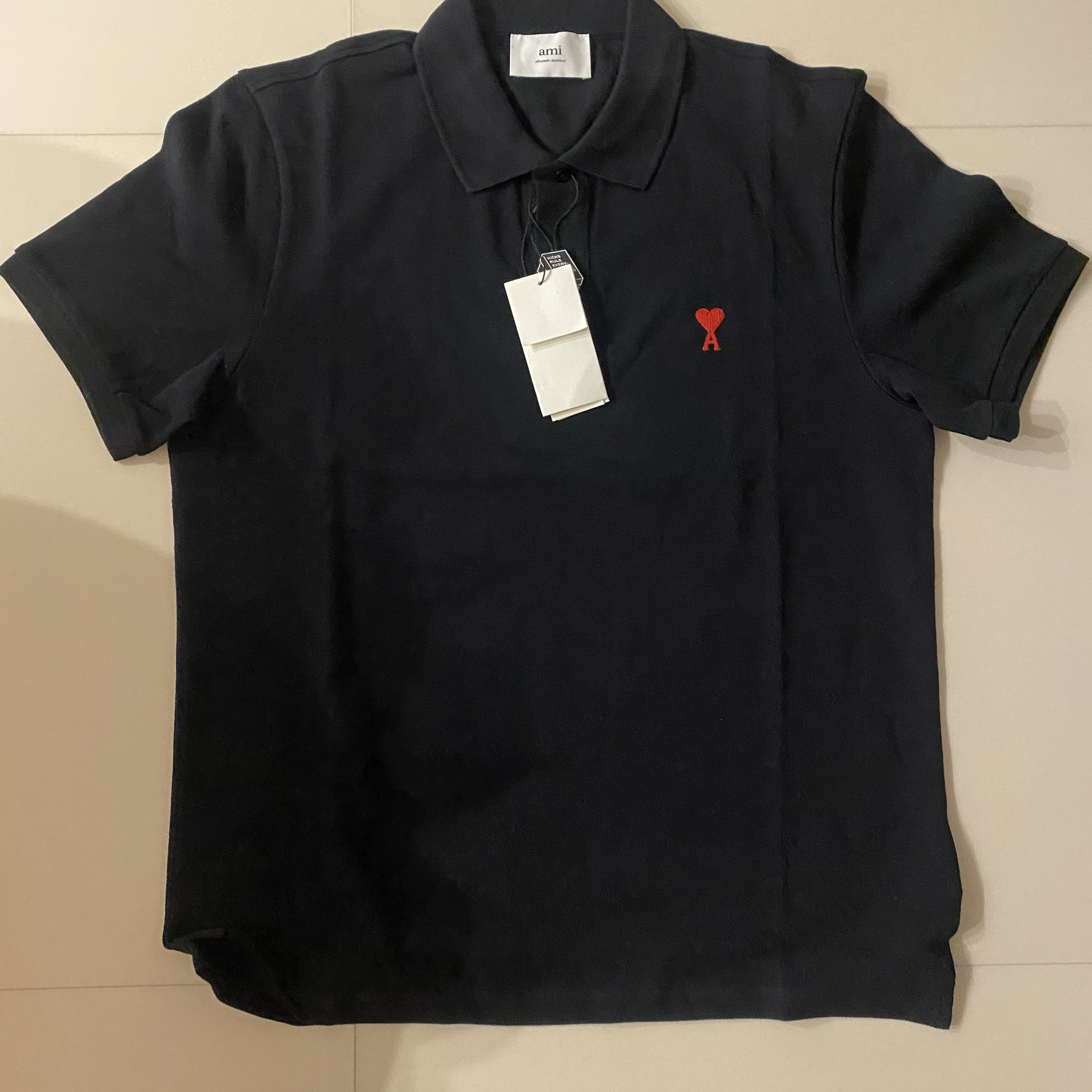 AMI de Coeur Polo Shirt Black 착용 스타일 - 2
