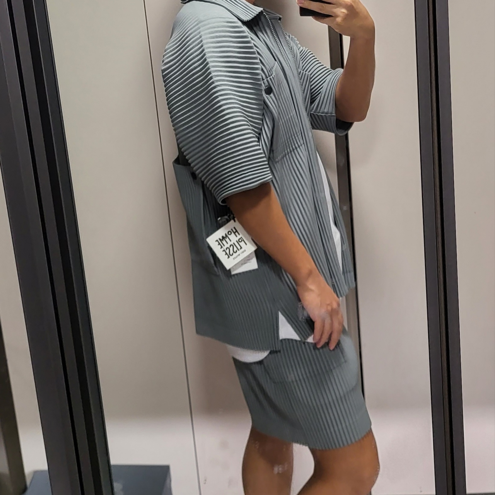 Homme Plisse Issey Miyake Flip Zip Up Short Sleeve Shirt Moss Gray, Homme Plisse Issey Miyake Flip Shorts Moss Gray 착용 스타일 - 2