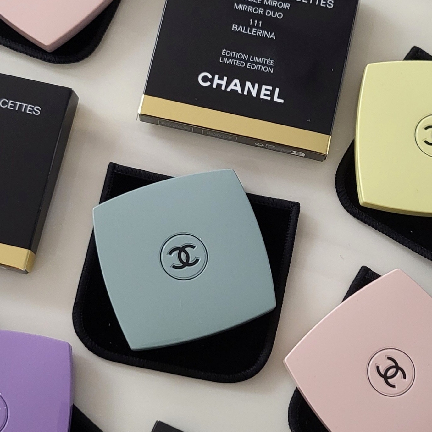 Chanel Codes Couleur Limited Edition Miroir Double Facettes 131 Cavalier Seul, Chanel Codes Couleur Limited Edition Miroir Double Facettes 111 Ballerina 착용 스타일