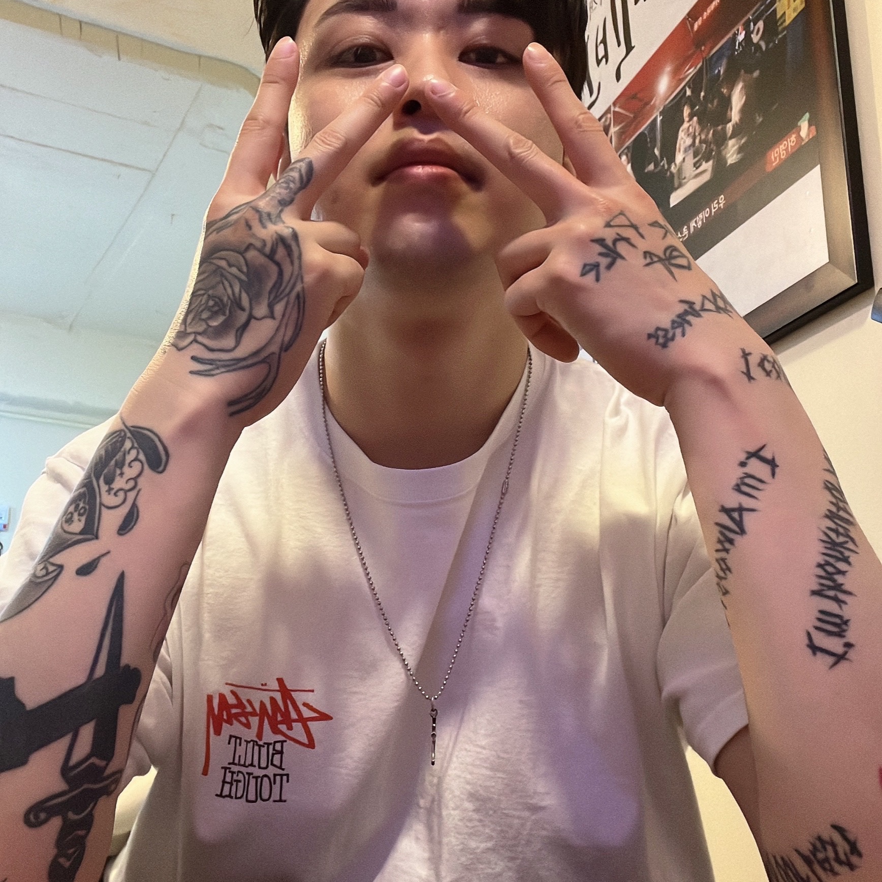 Stussy Built Tough T-Shirt White, Stussy 8 Ball T-Shirt White - 22SS 착용 스타일 - 1